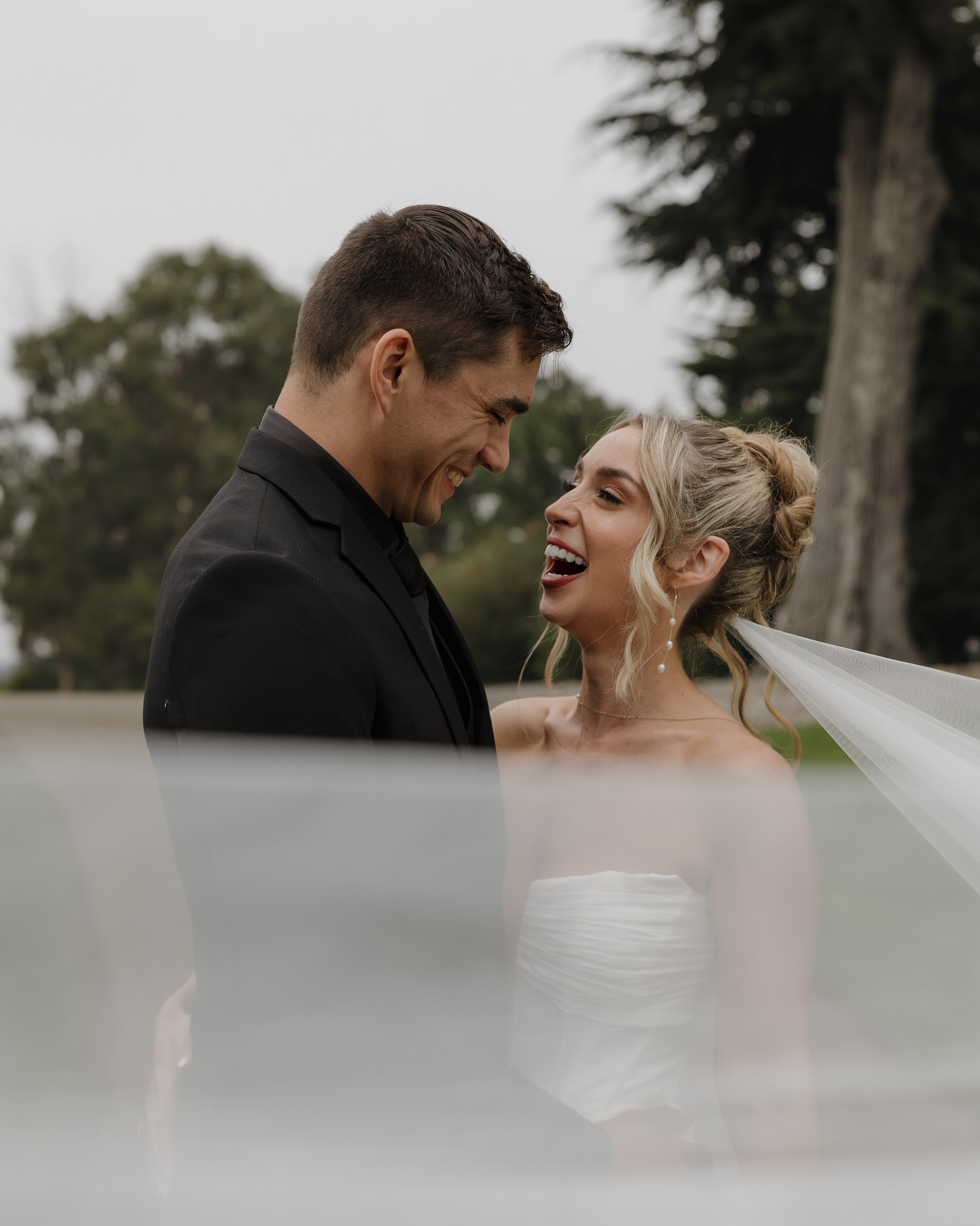 10 years and the people along the way - This is what was important to Dre and Sam. Which is exactly the energy that radiated through the day. It was incredible and by the end of their vows, speeches, and words of those around them, I was absolutely honored to be there.
Venue - @CypressRIdge
Planning - @Daringtodreamevents
Catering - @oldslobbq
DJ: @modernsymphonydj
Photo: @Macspeopleportraits
Florist @spellboundfloralboutique
Makeup- @beauty.bykellymendoza
Hair - @sandrathehairapist
Cake - @madonnainn1958
Transportation - @sloweddingshuttles
Late Night Snacks @thechurrocart