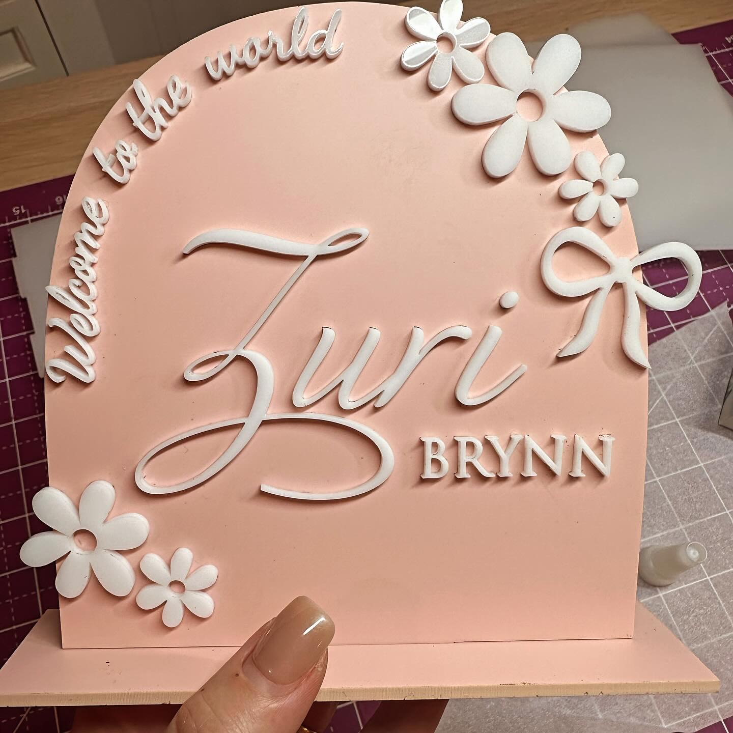 #welcomingsign for a #babygirl #custom designed #acrylic #thunderlaser #teresaspaperie #babywelcome #bowsandflowers #itsagirl🎀