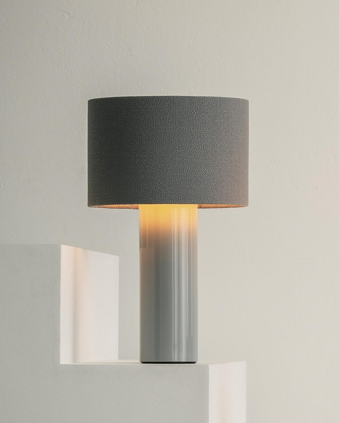 ALL ROUND MINI IN NEW GREY
MONOCHROME CONSISTENCY. DESIGNED & HANDMADE IN GERMANY.