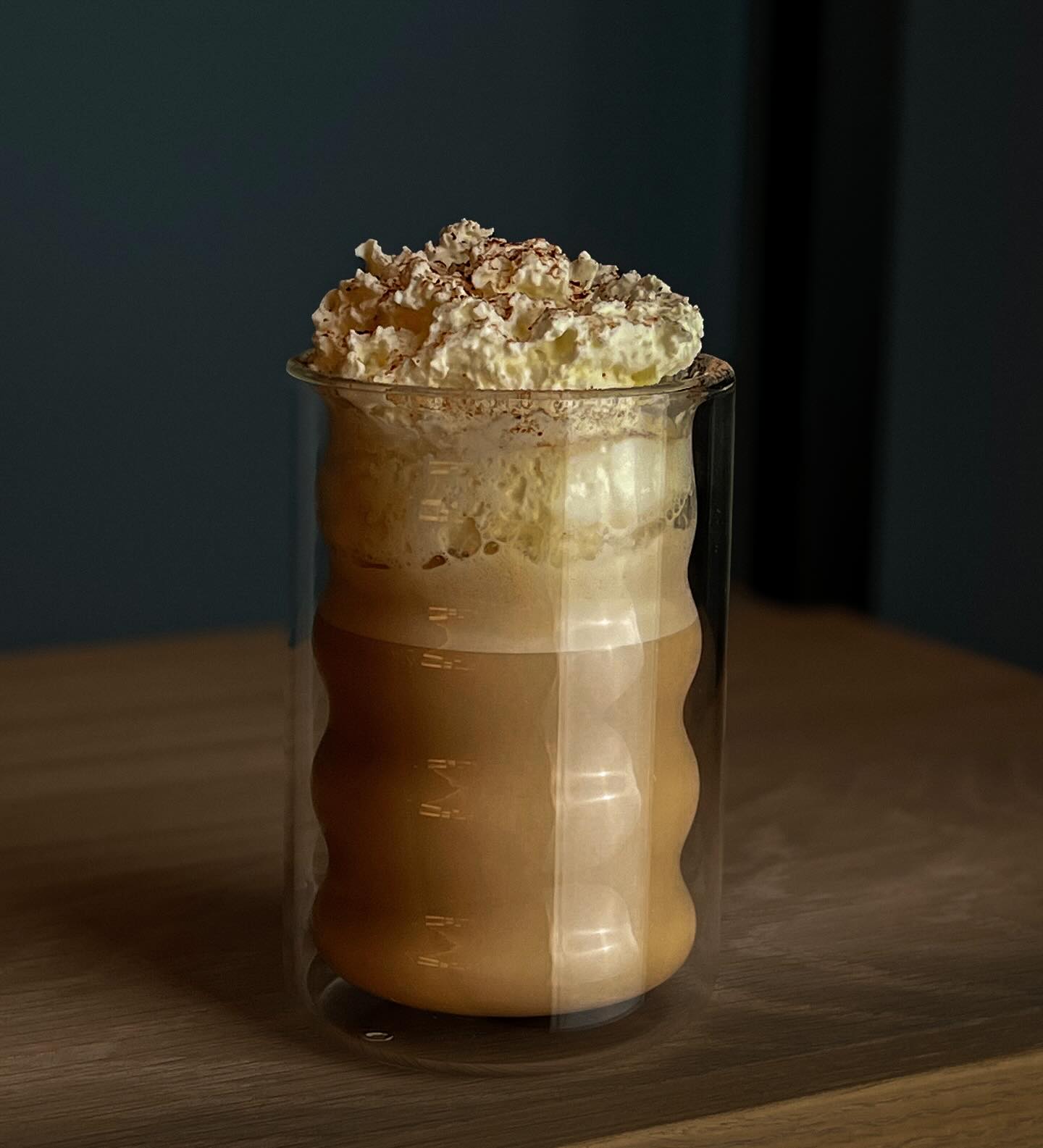 Meet our fall limited edition drink 🍁🍂
Peanut Butter Mocha – rich espresso, creamy peanut butter, and smooth chocolate.
#theyarnhotel #swisstravel #designhotels
#lakezurich #peanutbutterlover