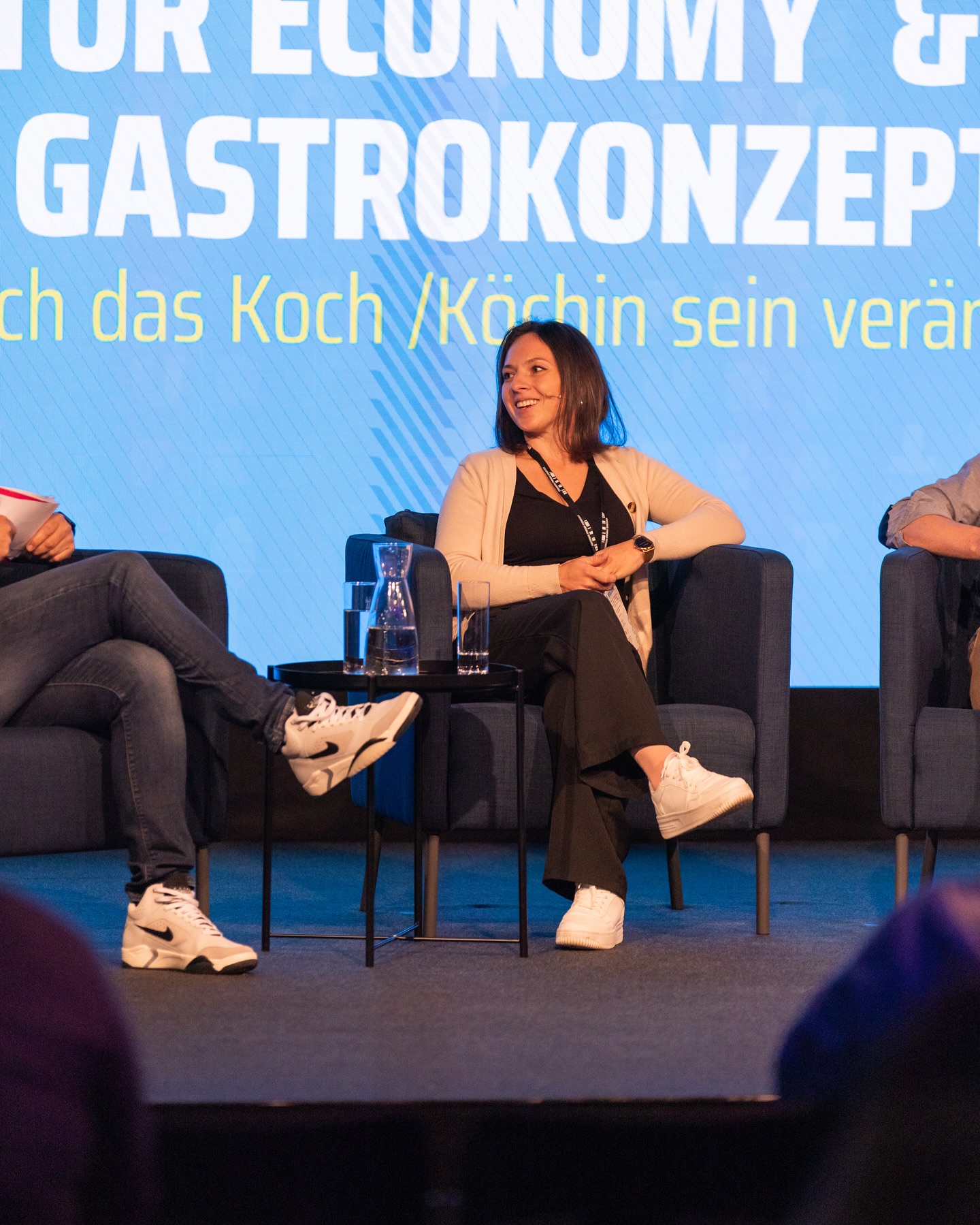 ✨Highlights September ✨
1&2: Podiumsdiskussion auf der @fafga.at @future.feast mit @motioncooking und @vleosch zur Veränderung in der Gastronomie, neue Gastrokonzepte und Creator Economy
3&4: "Über den Tellerrand" in Kön mit @austrianwine und @sommelier_consult
5: @gaultmillau_austria Genussmesse
6&7: Start Projekt @kuliktiv 🤍 mit @viktoria.fahringer @helenajordan_somm @jaimyreisinger
📸 1&2 @stokesix
📸3&4 Dieter Jacobi