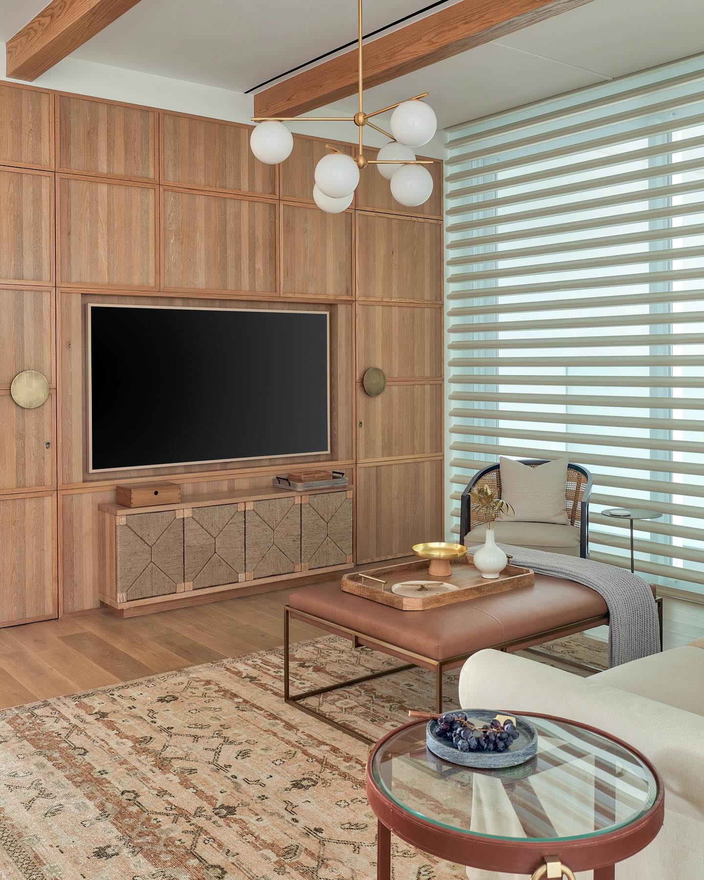 The family room of this residence was framed with beautiful oak wood ceiling rafters and a beautiful design that hid the air conditioning vents seamlessly..
The oak panelled walls creatively hide doors to the powder bath and bedrooms, and the beautiful teal wall absorbs gigantic amounts of storage and the door to the kitchen..!
Our favourite Laas Blu Gretto marble flows over the island bar creating the perfect place to catch a coffee or a drink.. Right beside it one can sit back and relax into some good old tv time with the fam...
.
.
.
Interior Architecture & Design: @casa_novo
Finishes: @thequarrygallery @westelm_india @gubiofficial @pridefurnishings
Photography: @pulkitsehgal7
#luxuryrealestate #luxurylifestyle #luxuryhomes #mumbaiinteriors #worli #casanovohomes #mumbaiinteriordesigner