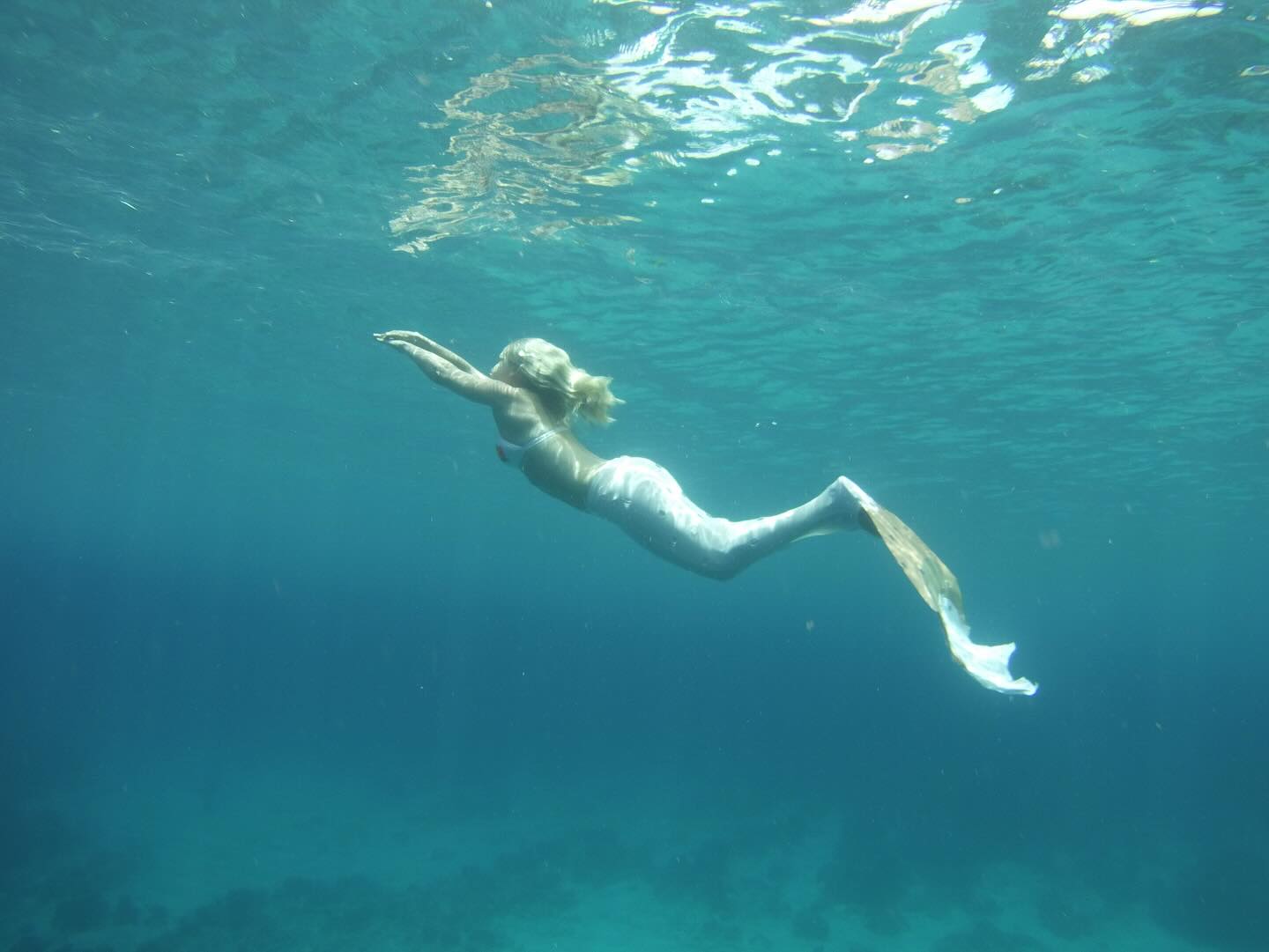 “Half of me is filled with bursting words and half of me is painfully shy. I crave solitude yet also crave people. I want to pour life and love into everything yet also nurture my self-care and go gently. I want to live within the rush of primal, intuitive decision, yet also wish to sit and contemplate. This is the messiness of life - that we all carry multitudes, so must sit with the shifts. We are complicated creatures, and ultimately, the balance comes from this understanding. Be water. Flowing, flexible and soft. Subtly powerful and open. Wild and serene. Able to accept all changes, yet still led by the pull of steady tides. It is enough.”
✍️ words by Victoria Erickson
.
.
.
.
#femalewriters #ocean #mermaid #flow #giliislands #bali #gilimeno #victoriaerickson #multitudes