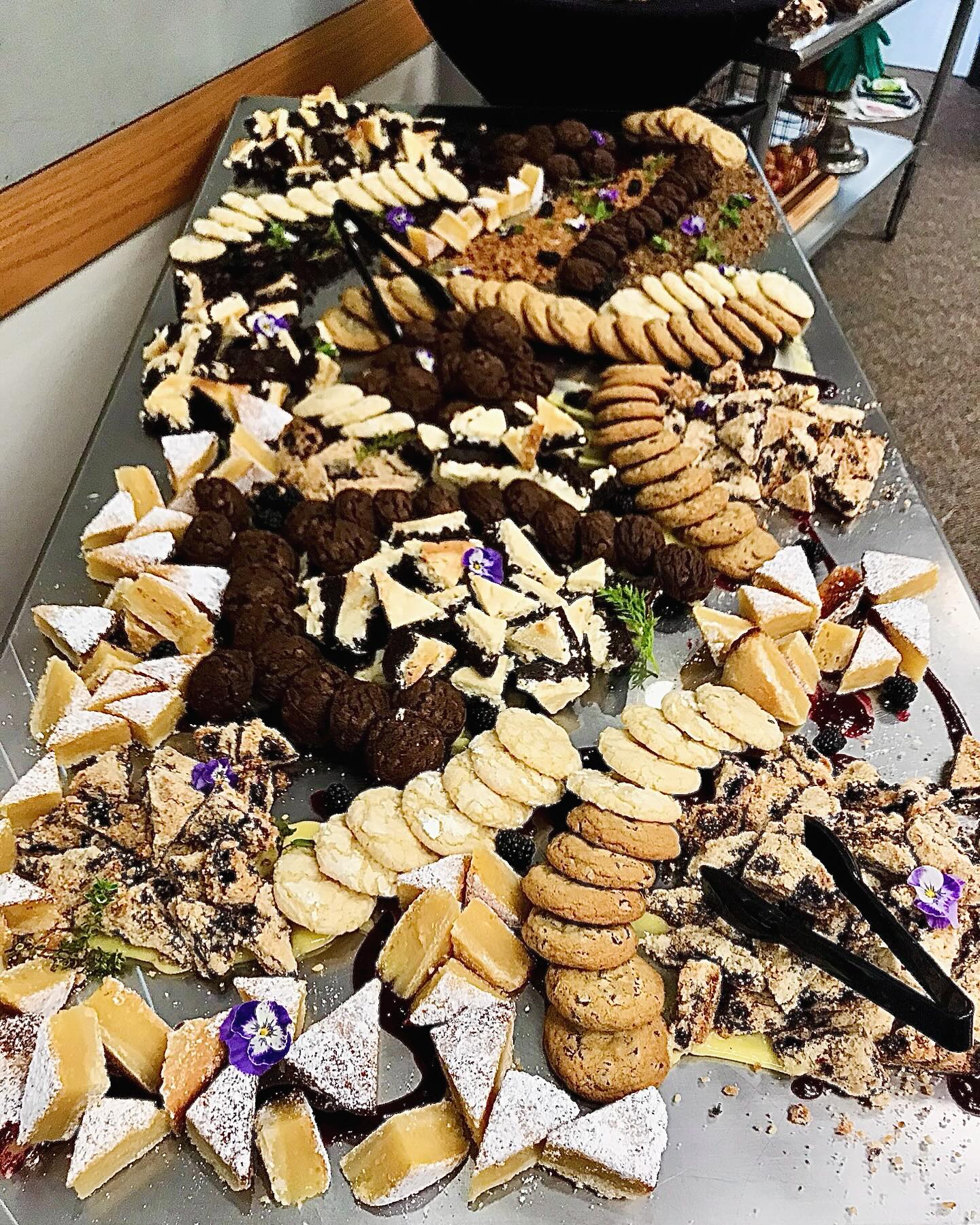 Indulge in the sweetest spread 🍪🍰 Who says charcuterie HAS to be only meats and cheeses? 🥸
#CookieHeaven #SweetTreats #CookieBoard