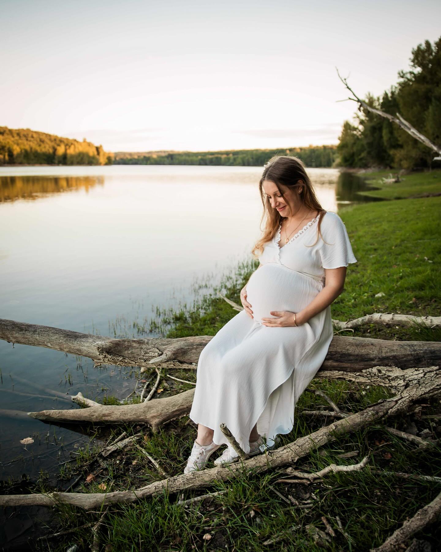 La douceur de l’attente.
Ce moment suspendu, entre ciel et terre, où la vie se prépare à éclore 🫶🌱
Marine et Dimitri m’ont confié les souvenirs de cette séance grossesse avant l’arrivée de leur merveille.
Une immense joie et un honneur de vivre ce moment avec deux talentueux collègues 📸 🌸
Merci pour votre confiance 🫶