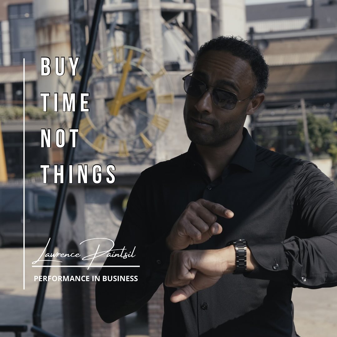 Dit is de meest effectieve manier waarop je als ondernemer sneller en krachtiger door het leven kunt gaan.
De enige manier om tijd te kopen en toe te voegen aan je leven, is door te investeren in de ervaringen van anderen.
✅ Koop de fouten die door anderen reeds zijn gemaakt.
✅ Koop de lessen die een ander al heeft geleerd en die cruciaal zijn voor de snelheid van jouw business en de kracht van jou als ondernemer.
Dit is iets wat we al jaren doen.
Het leven bestaat voor een groot deel uit het kopen van andermans geleerde lessen.
Zo kopen we al jaren de expertise van anderen.
🏎️ auto’s
🏡 huizen
🥑 voedsel
👔 kleding
🏋🏽♂️ sportlessen
En zelfs strategieën die we binnen onze business kunnen implementeren om sneller vooruit te gaan.
Coaching, daarentegen, blijft voor de meeste mensen vaak een uitdagende beslissing.
Coaching wordt vaak gezien als een kostenpost in plaats van een investering.
✨Kleine tip!✨ Kijk voor jezelf wat het je moet opleveren in je leven.
Work smarter not harder” and buy yourself some time!
Lawrence Paintsil
Performance in Business
| LeaderShift Academy | Business Boost 024 🚀 |
#timeovermoney #timeflies #leadershift #lawrencepaintsil