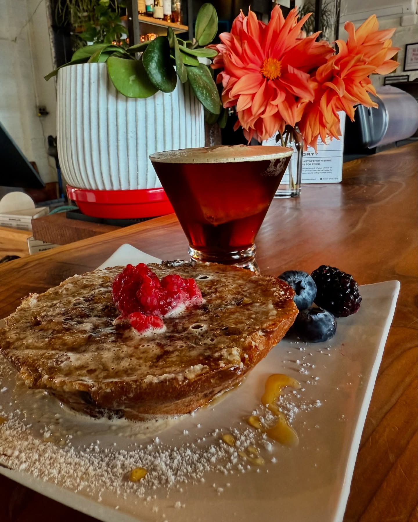 If brunch is what makes you happy…
Crow and Cart is the place for you! ❤️🐦⬛
.
.
.
#brunchtime #brunch #eugenefoodies #esspressomartini #craterlakehazelnutespressovodka #whiteakerneighborhood #womanownedbusiness #smallbusinessowner #eugeneoregon #crowandcart