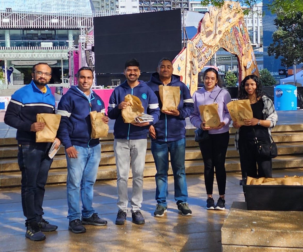 What a beautiful day to share God’s love with everyone. 🌞
Today, we made almost thirty sandwiches and took to the streets to share Gods word and some food for those without.
#foodforhomeless
We would love for you all to come and be a part next time!❤️