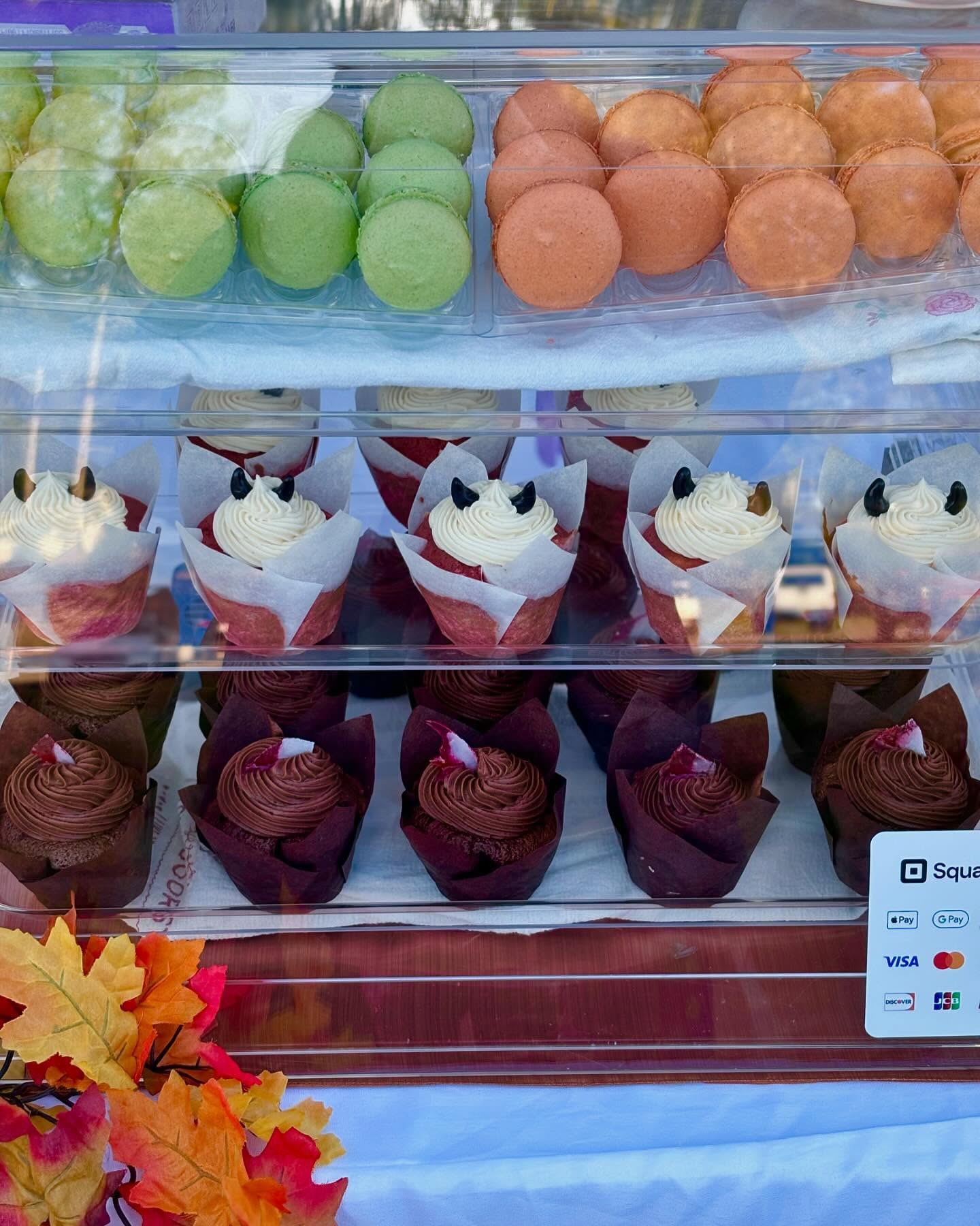 Spooky Season is upon us! 👻🎃 Come grab a scary delicious treat today at the Jasper Farmers Market from 9am-1pm! #storybookbakery #halloween #macarons #cupcakes #cakepops #caketruffles #jasperga #georgia #smallbusiness