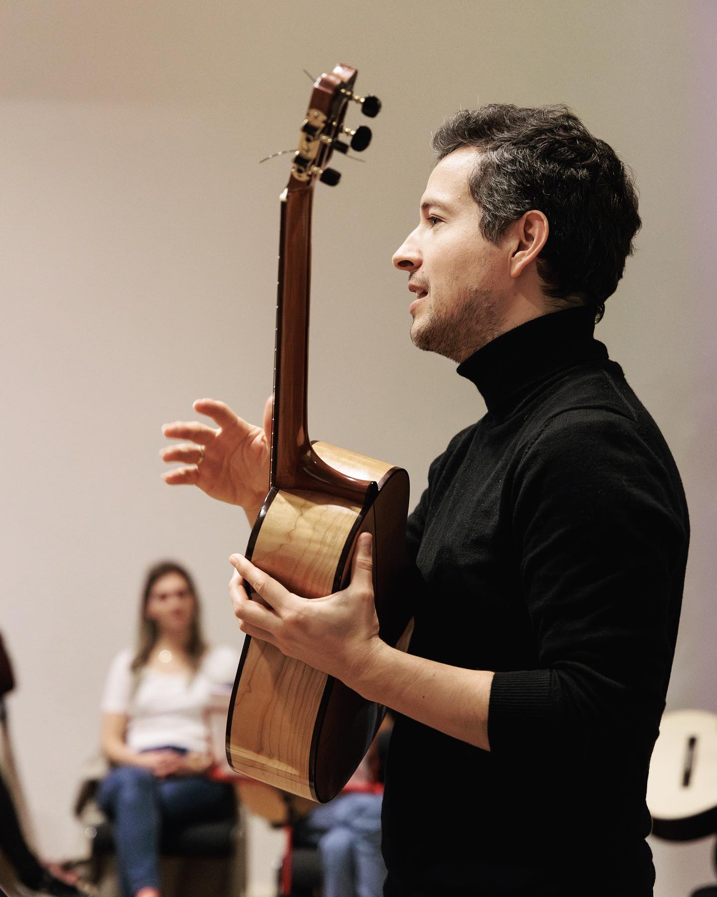 Some photos from the last course in Villach. Thank you very much for the invitation of Land Kärnten!
Thanks also to Oldřich Beneš for the wonderful photos!
#classicalguitarist #classicalguitars #classicalguitarmusic #classicalguitarplayer #classicalguitarguitarrist #classicalguitarconcert #classicalguitarsheetmusic #guitarraclasica