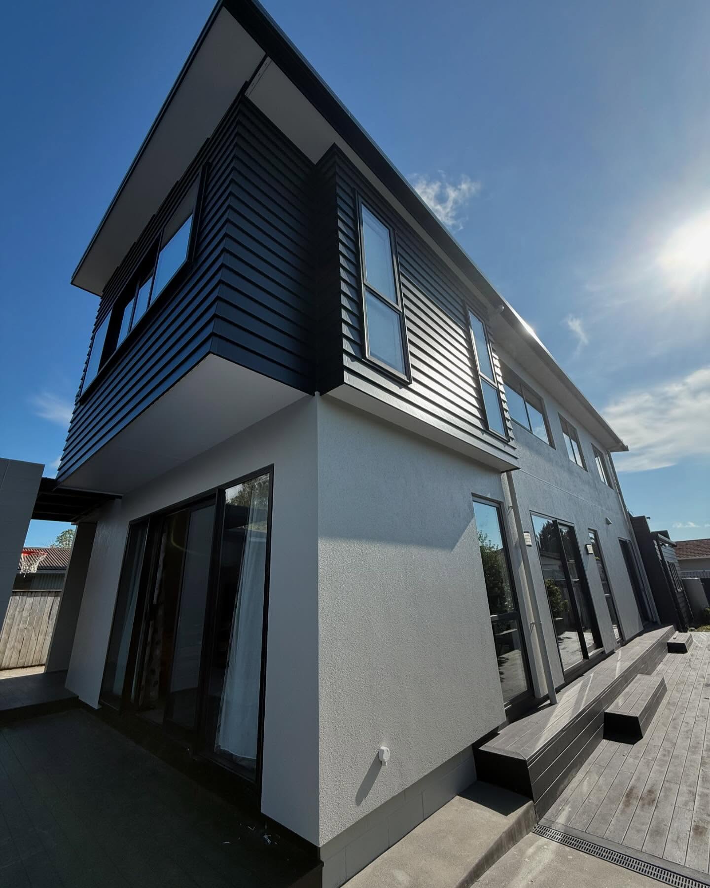 Another exterior elevated with @silverstate_renovations_ltd . Rocketed repairs, soakers replaced , full exterior repaint and stain , excluding red doors and deck. Lovely project that will last the test of time with a 5-year workmanship guarantee. 👊 🏡. All exposed wet entries properly sealed to battle the Auckland weathers ✨ 👨🎨. #exteriorpainting #paintingauckland #silverstaterenovations #professionalpainters