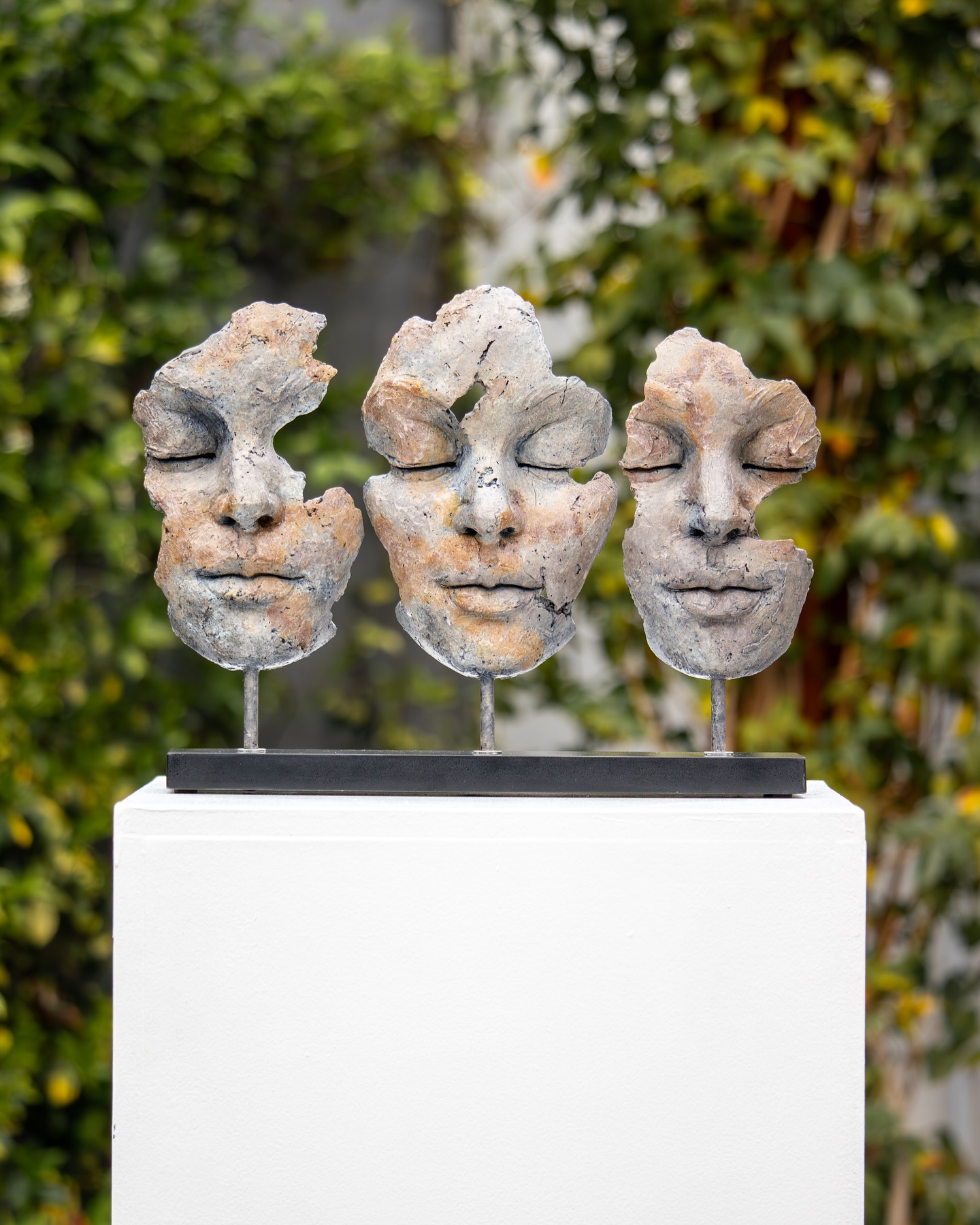 In the heart of the "Find Refuge" series, we introduce the "Trio Identity". A harmonious interplay of three fractured faces.
Just as broken pieces of a puzzle come together to form a complete picture, these fractured profiles unite to create a profound sense of unity and belonging
DM to inquire 📩
Dimensions: H47 x L30 x W12
Material: GRP Resin on Caesar Stone Base
Edition: 1/1 Unique Piece (Signed Certificate of Authentication by the artist)
International Shipping Available ✈️📦
#armandvanrensburg #findrefugeseries #sculpture #sculpting #resinsculpture #interiordesign #ClassicalContemporaryArt