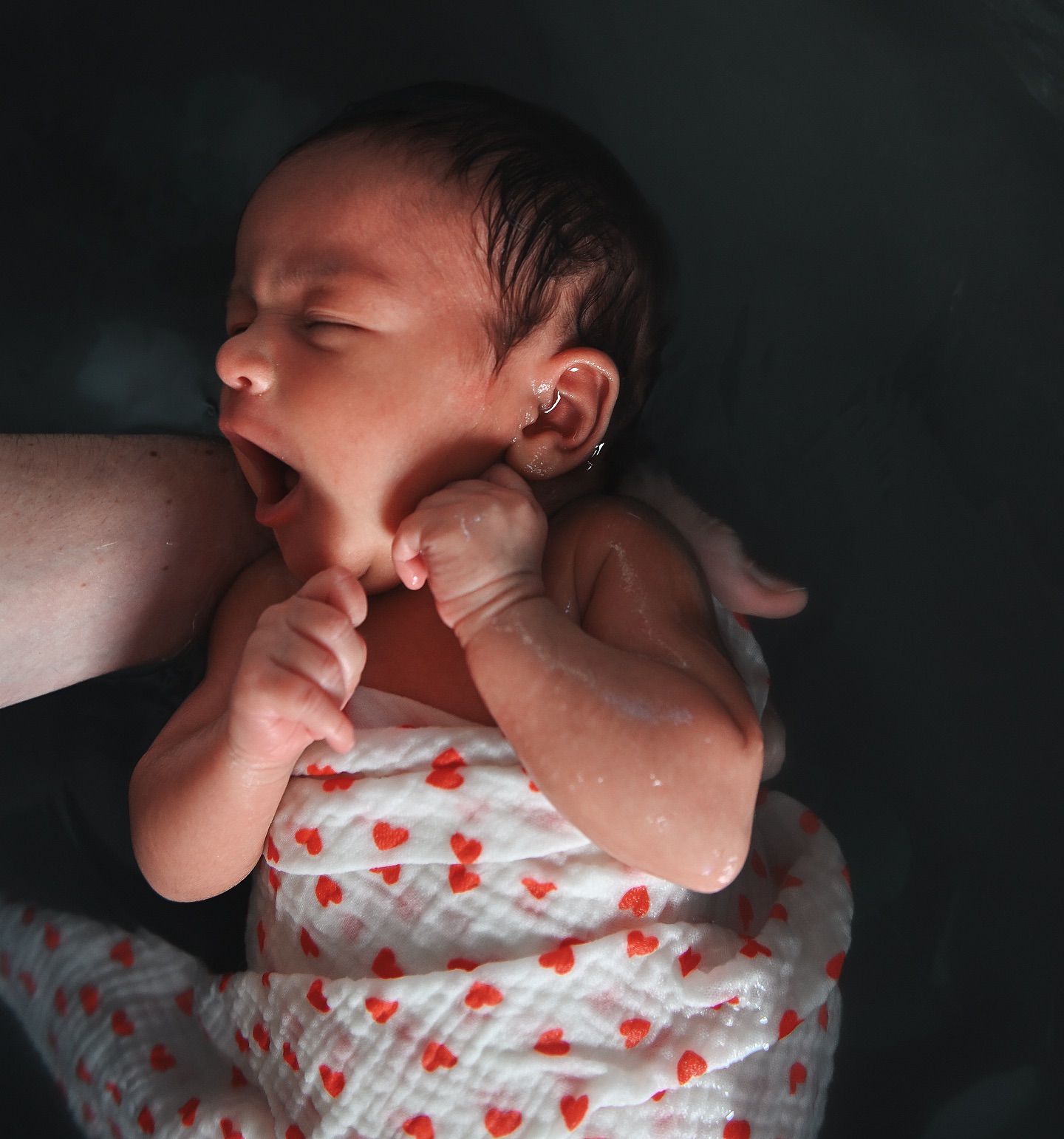 La douce Eloïse avec le lange petits ♥️
Le marchand de sable est passé.✨
Vous aussi vous voulez réserver ou offrir un bain enveloppé photographié ? 💌
💌 lecoconiris@gmail.com
🌐 www.lecocondiris.com
☎️ 06 01 43 29 62
#bainenveloppé #bainenveloppereims #bebe #reims #bebereims #naissance #naissancereims #photographereims #photographenaissance #photographenaissancereims #maman #mamanreims #reimstagram #maternité #lange #douceur #amour #cocon #bain #bienetre #bienetrereims