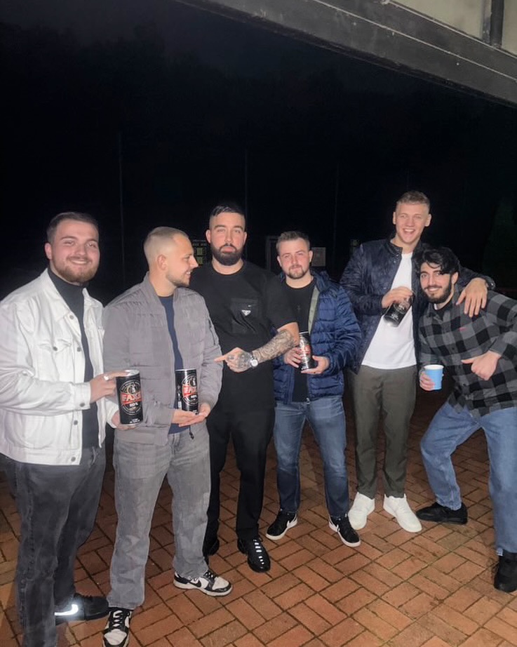 Sharing good times and great beer with the best of friends 🍻✨The night is young and the adventures awaits. Cheers to wherever the night takes us! #epicnights #beerbuddies #faxebeer
