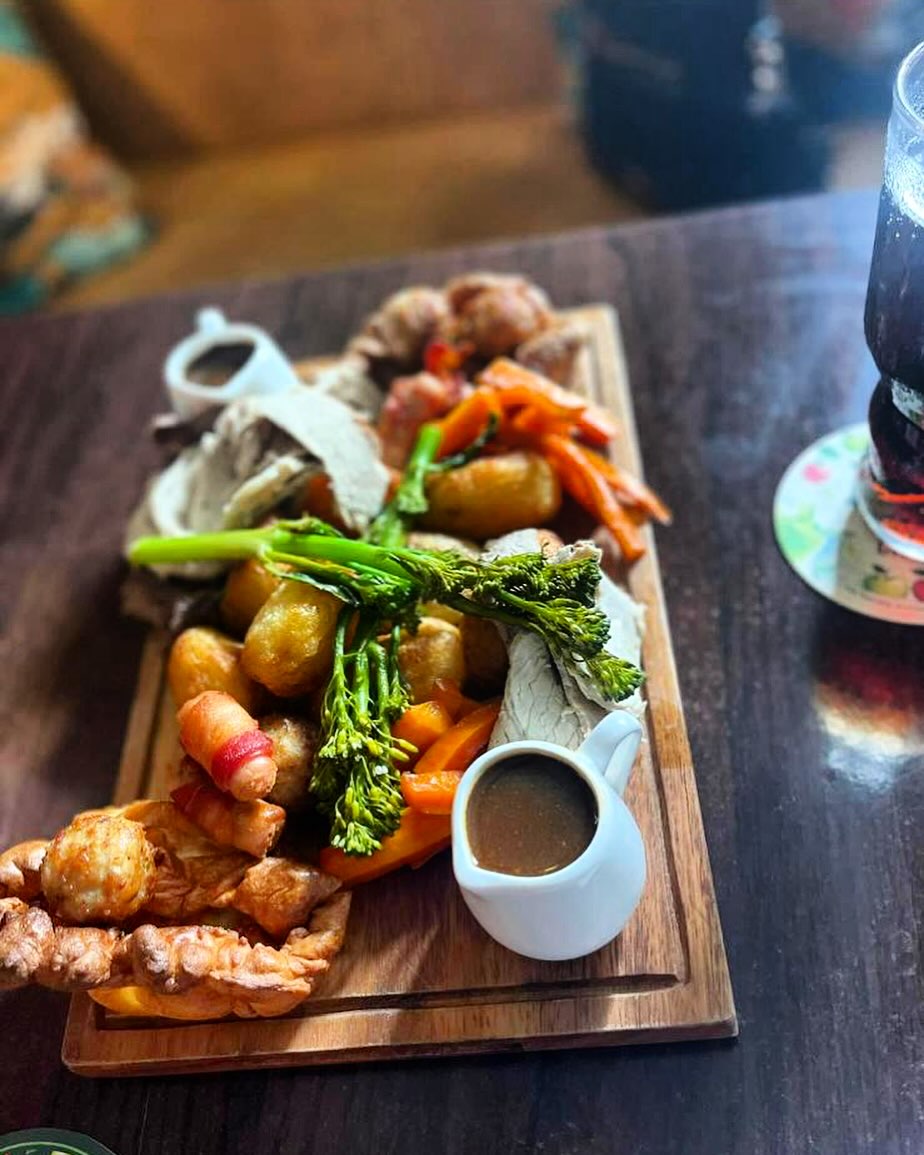 LIMITED SPACES AVAILABLE FOR SUNDAY ROAST SHARING BOARDS THIS WEEK!
Click the link to book your table now! Served 12-3pm. https://www.thestarinntaunton.com/reservations