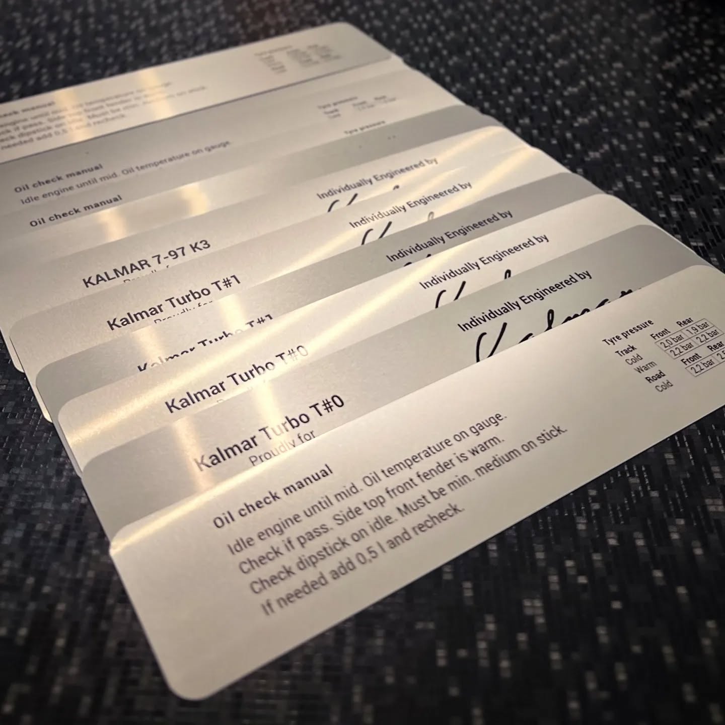 Karstumizturīgas alumīnija uzlīmes 🥵🔥
Klienta prasībai izgatavot uzlīmes uz materiāla, kas ir noturīgas pret karstumu automašīnas motortelpā, atradām risinājumu - skaistas un gaumīgas alumīnija uzlīmes ar spēcīgu līmslāni. 🤩
Ja arī Tev ir nepieciešamas uzlīmes, kas ir ne tikai noturīgas, bet arī elegantas, raksti mums uz info@goldgroup.lv ✉️
#stickerspot #stickerspotuzlimes #uzlimes #aluminijauzlimes #karstumizturigasuzlimes #uzlimjudruka #uzlimjurazosana #autouzlīmes