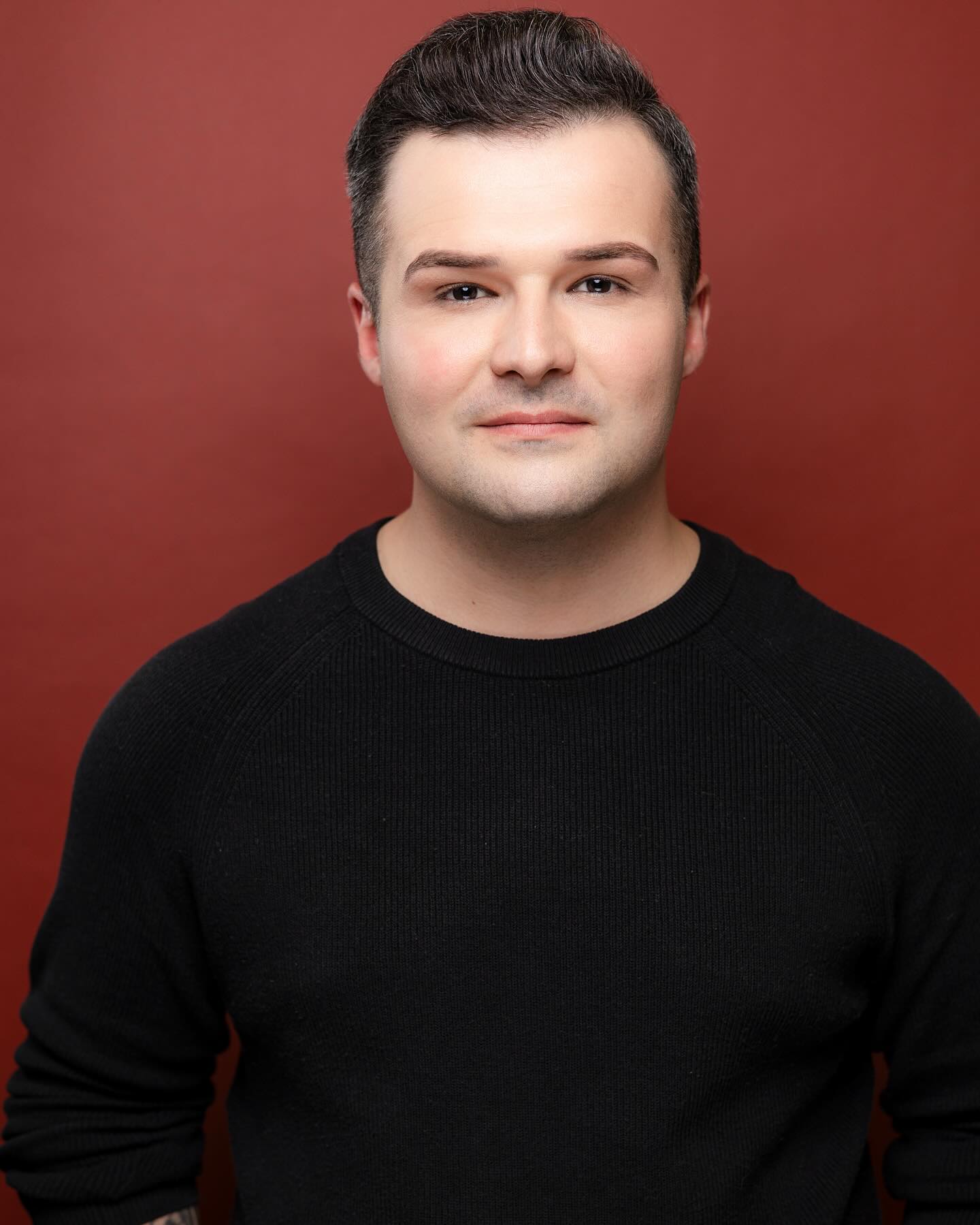 Just because I have a serious face, doesn’t mean I’m serious. Swipe to see the other side of the proverbial coin 😂
I’ve been long overdue for an updated headshot. So a big shoutout to Mel with @shiftedfocusheadshots for being so amazing at capturing these moments during our holiday shoot! 📷✨
.
.
.
.
.
.
.
#newheadshots #actor #singer #goodvibes #havingfun #singerlife #headshots #photography #shiftedfocusheadshots #lifeupdate