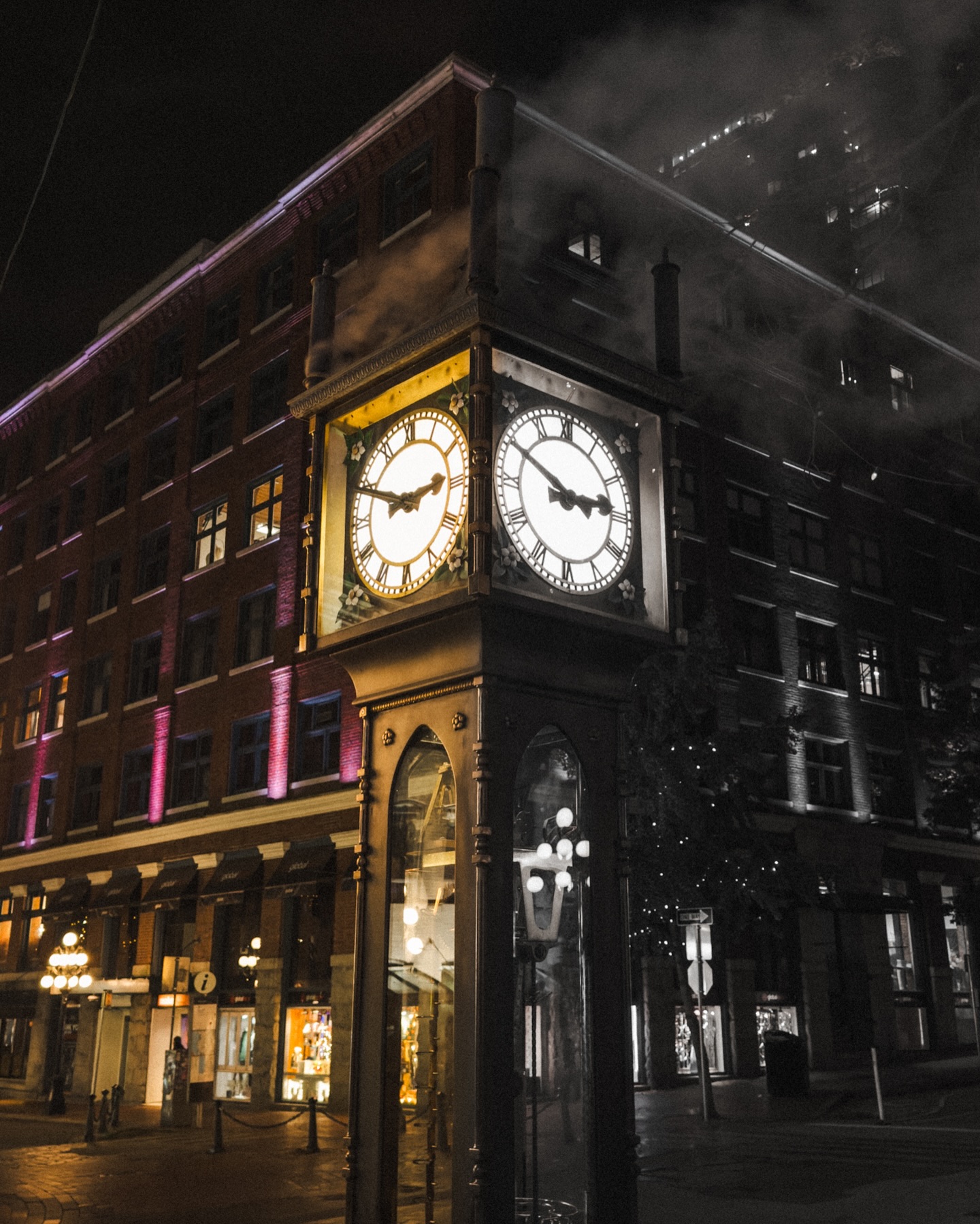 Out and about in Downtown Vancouver after a busy few days filming 🇨🇦🎥