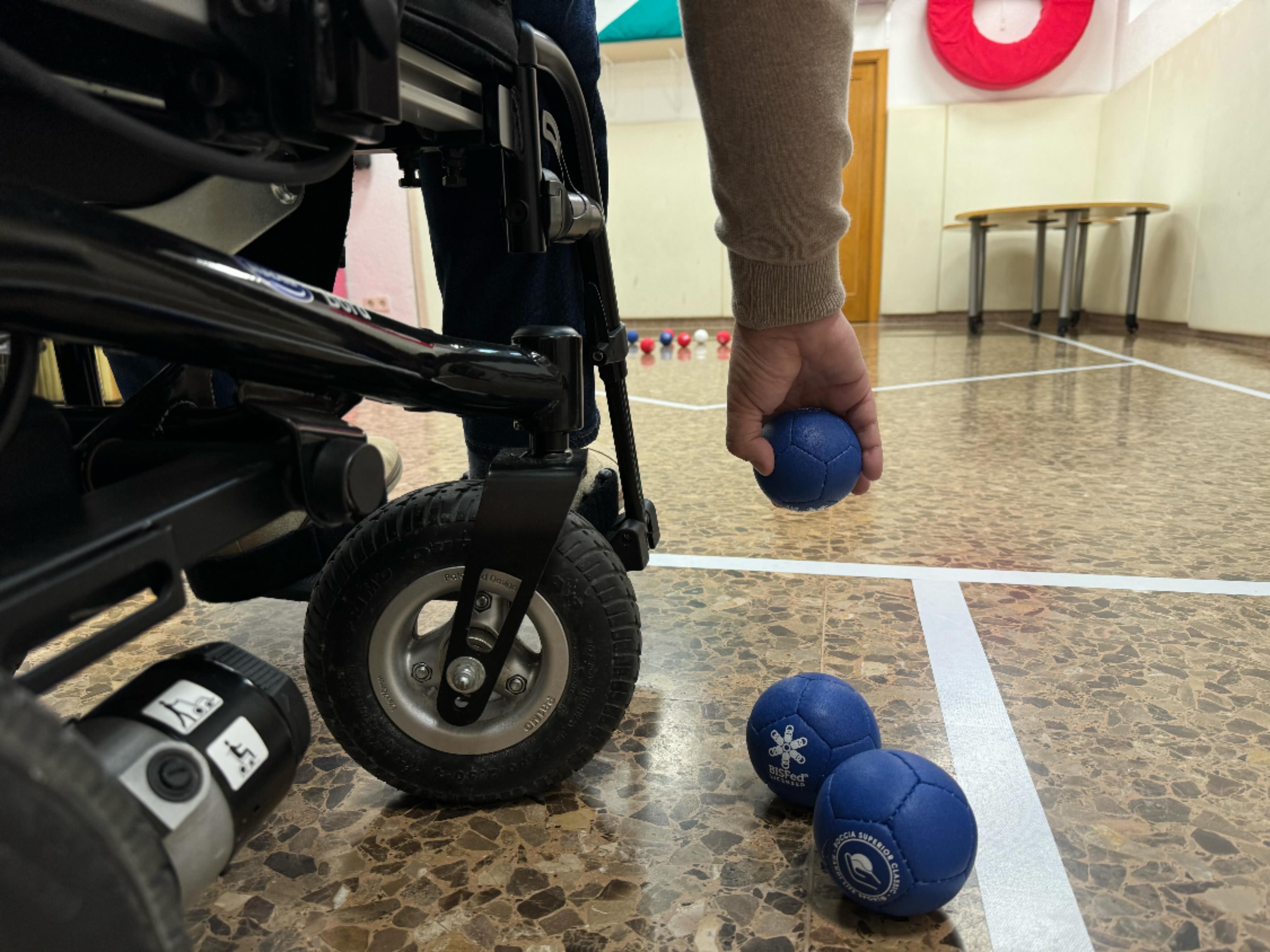Todo preparado para comenzar la actividad de la Boccia en Treball de Vida