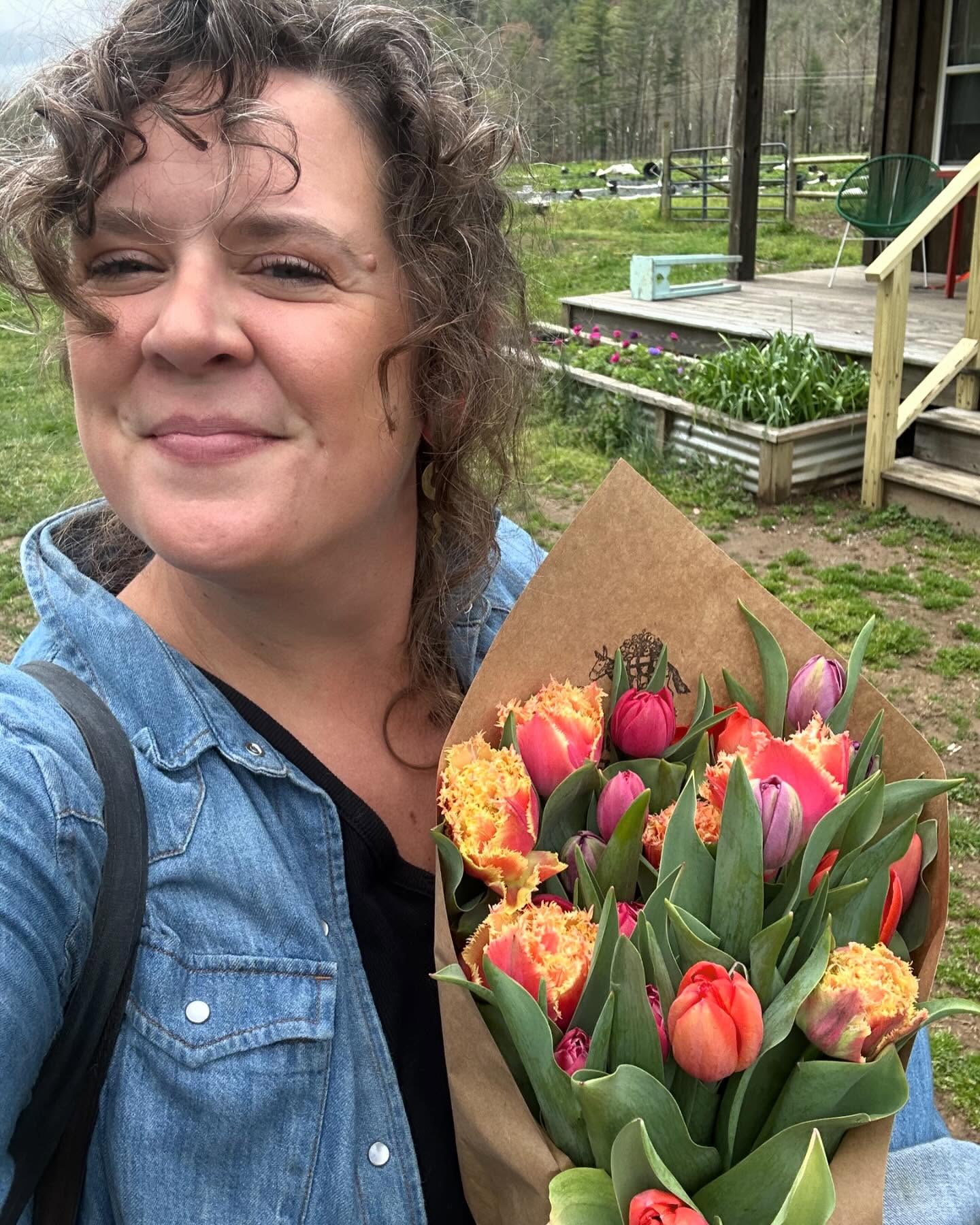 Against most odds, the Fall Bulb Shop is open on my website! 20% of all sales will be donated to non-profits with boots on the ground who are actively helping the survivors of Hurricane Helene. Your support is what will keep this small business afloat during such insecure times.
Www.goodfightflowers.com/ fall-bulbs-shop