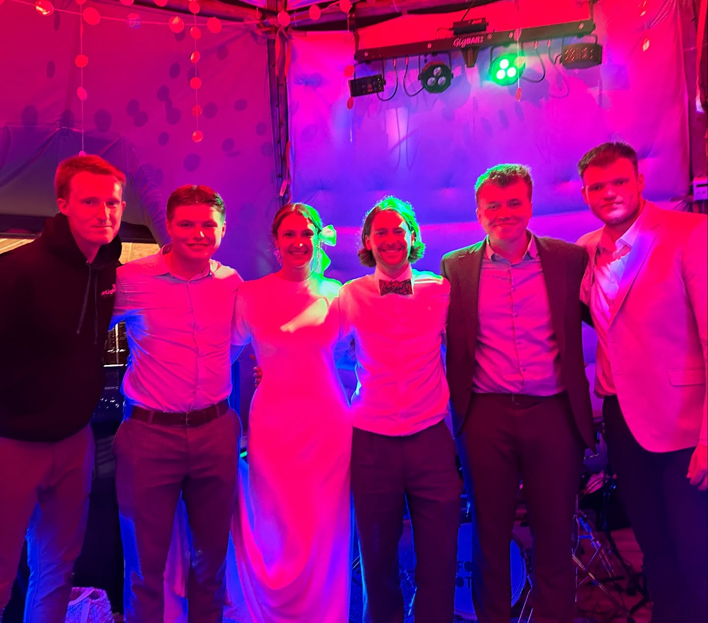 To the new Mr & Mrs Parsons! 💜
•
What a great night we had at this wedding! Our first time at @hadsham.farm.weddings and this amazing crowd filled the dancefloor from start to finish! Not one we’re likely to forget! 🍾