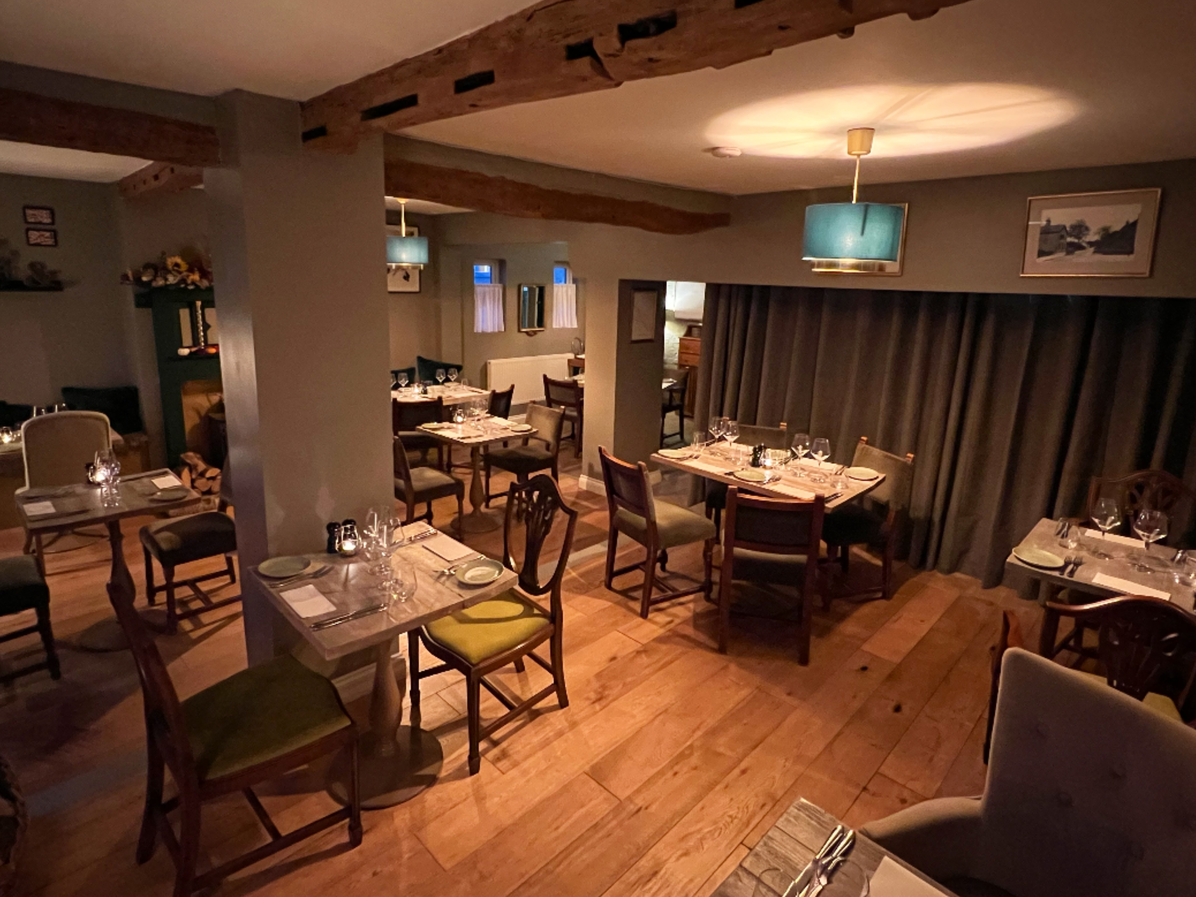 The perfect cosy season space 🪵
#restaurant #pearandolive #village #small #hildersham #cambridge #cosy #smallbusiness #autumn #winter #season #intimate #cosyseason #beams #logfire