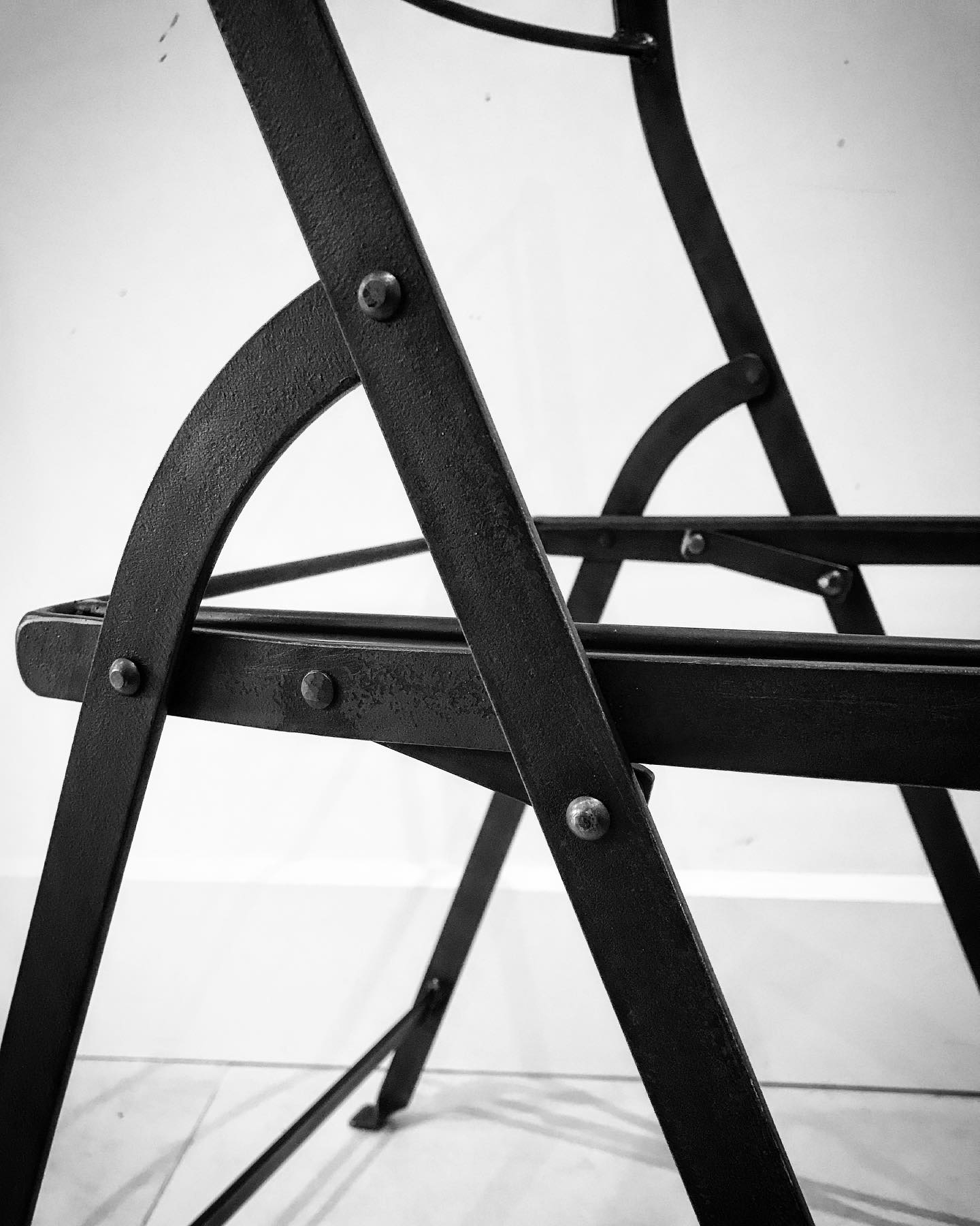 Some more detail pics of the #foldingchairs , it was great being able to make a small batch run of these (36 in total). I do quite enjoy making these small batch production items. They will be get #upholstered with #leather soon!
#chair #chairdesign #homes #interiors #interiordesign #furniture #metalfurniture