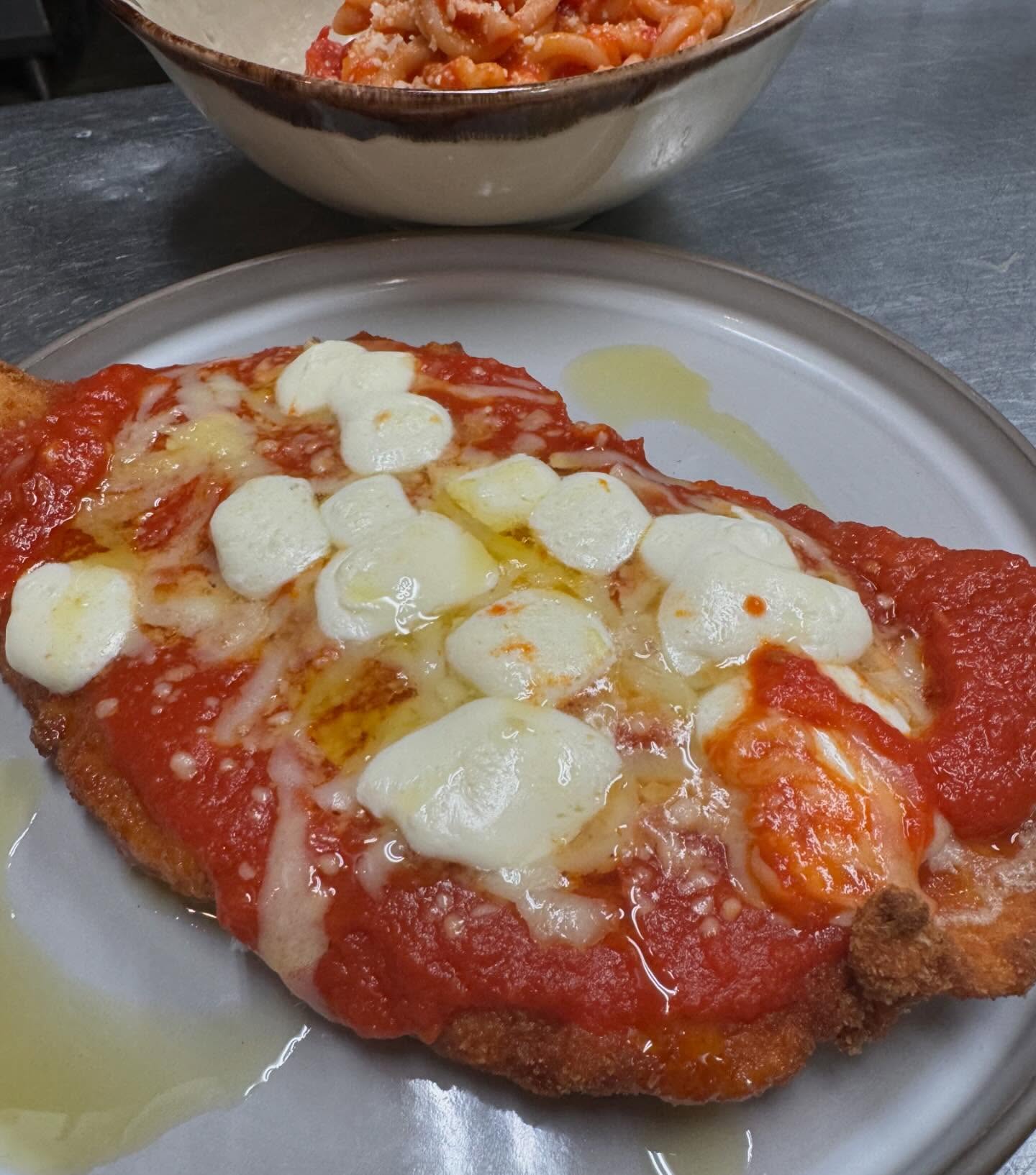 The Parmigiano every Wednesday @copperkettlecafe #copperkettlecafe #hartsdale #scarsdale #eaaaaats #westchester #westchestercocktails #westchestereats #comfortfood #dobbsferry #edgemont #hartsdaleeats #foodporn #copperstyle @resy