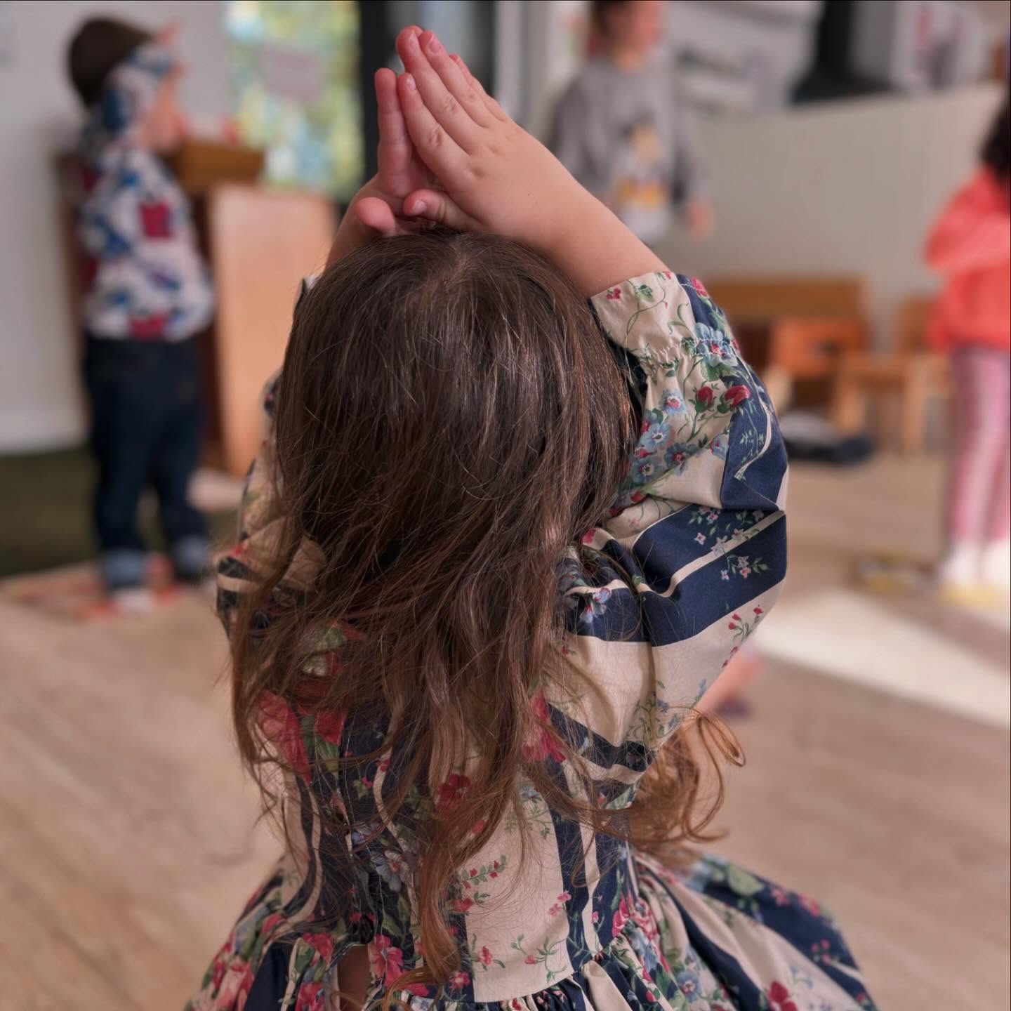 Halloween fun @woodlandsnurserykerseymill today 🎃
Today I promised them a full session of Musical Yoga Statues with Ghostbusters theme tune #wykyk 👻
We recapped everything from the last 6 weeks themes and topics: Autumn, September, October, animals, changes in nature, night & day & hibernation.
Yoga for young children, or “tiny humans,” is special because it goes beyond physical movement to support a child’s development in multiple areas. For nursery-aged children, yoga introduces body awareness, self-regulation, and emotional expression. The focus on play and imagination through storytelling and themes, like the “Woodlands” learning topics, makes yoga sessions both educational and fun.
It integrates literacy and numeracy through movement and poses that link with familiar concepts, like animals or nature, helping children learn while being active. Yoga also teaches mindfulness and emotional resilience, allowing children to connect with their feelings and understand boundaries in a gentle way. It’s a nurturing space where each child is seen and supported according to their unique needs, which is crucial in early childhood development.
With Miss Mouse’s approach (15 years in Physical Education, childcare and yoga), the holistic nature of yoga makes it a dynamic tool for meeting key Early Years Foundation Stage (EYFS) curriculum goals, while also fostering creativity and independence.
#yogaforlife #preschool #montessori #kidsyoga #kidsyogateacher #letsmove #eyfs #missmouse #kidogoyo