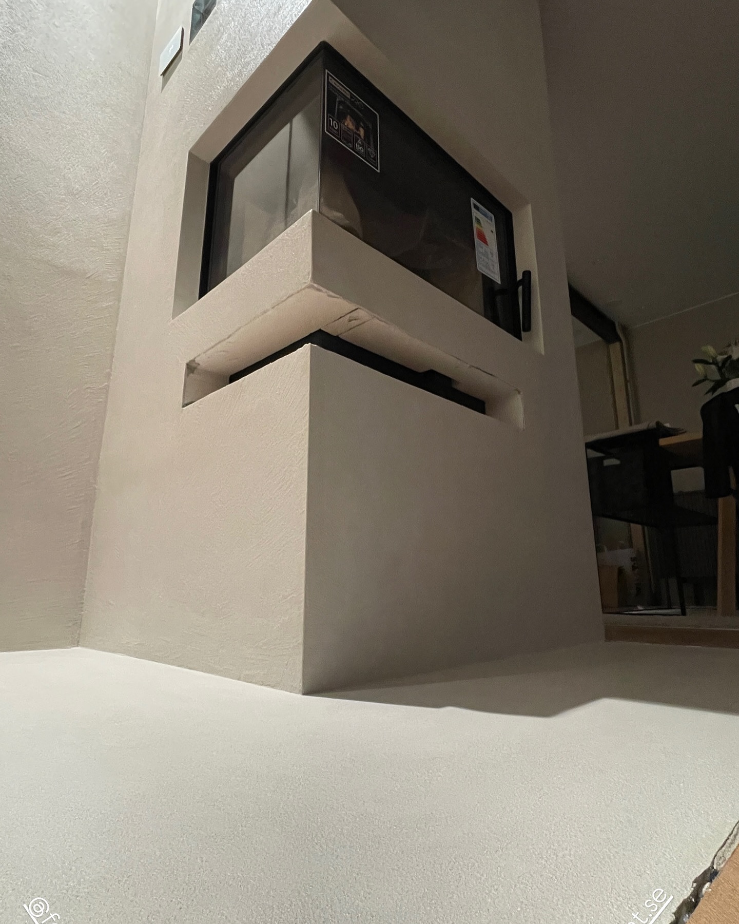 Installerade vattenmatlad kamin, murade nytt skal och tillslut la jag microcement från @forcrete_ @designcement.se just denna Microcement heter:
Struktur: Monostone XL
Färg: Feather 1