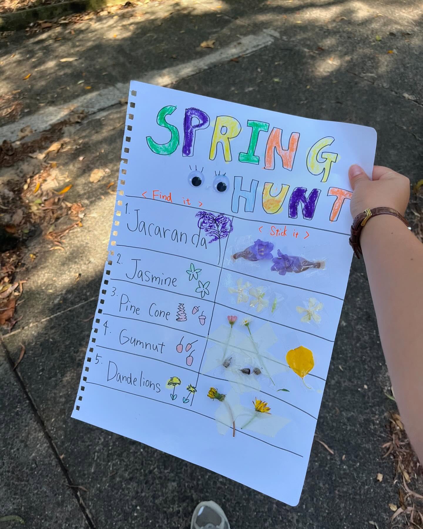 Spring hunting time!🌱🌸🌷Head outside to discover unique plants and flowers of the season! It’s a fun activity for kids and a great way to enjoy nature together!❤️