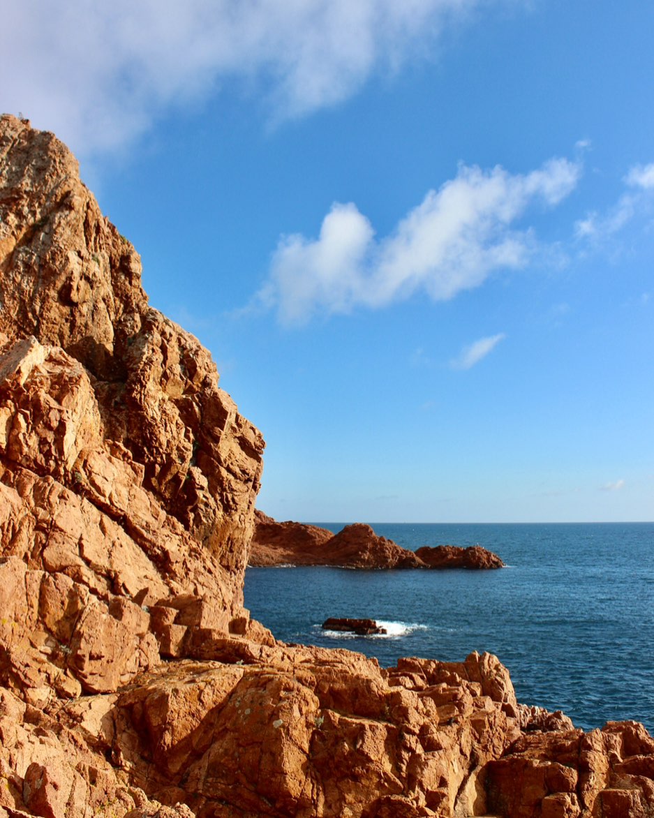 Le sud.
Spot vue mer 🌊
#lesud #dramont #esterelcotedazur #esterelovers #lamerestbelle #vuemer #lesudatelier #createurdusud #madeinsouthoffrance #bijouxenargent