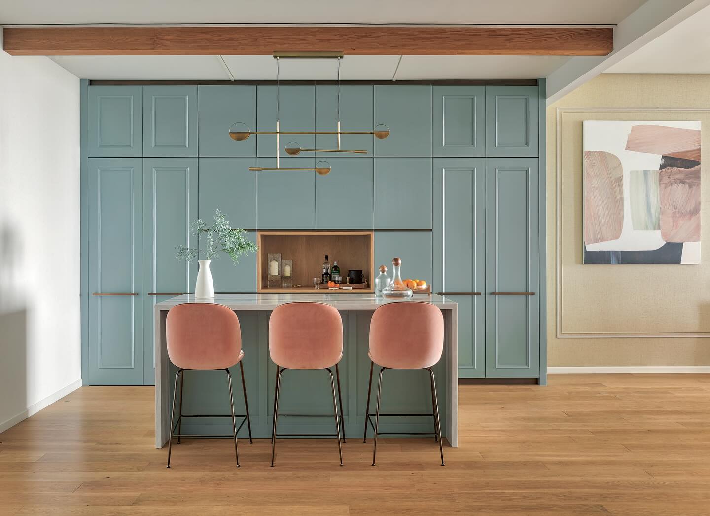 Interior Design & Interior Architecture: @casa_novo
Area: 5,500 sq.ft
Category: Residential
Location: Worli, Mumbai
Design Team: @ekta_khialani @jaineevajani @mehekjain @nishad_mamta
Photography: @pulkitsehgal7
#mumbaiinteriors #luxurylifestyle #interiordesign #decor #casanovohomes #inspiration #design