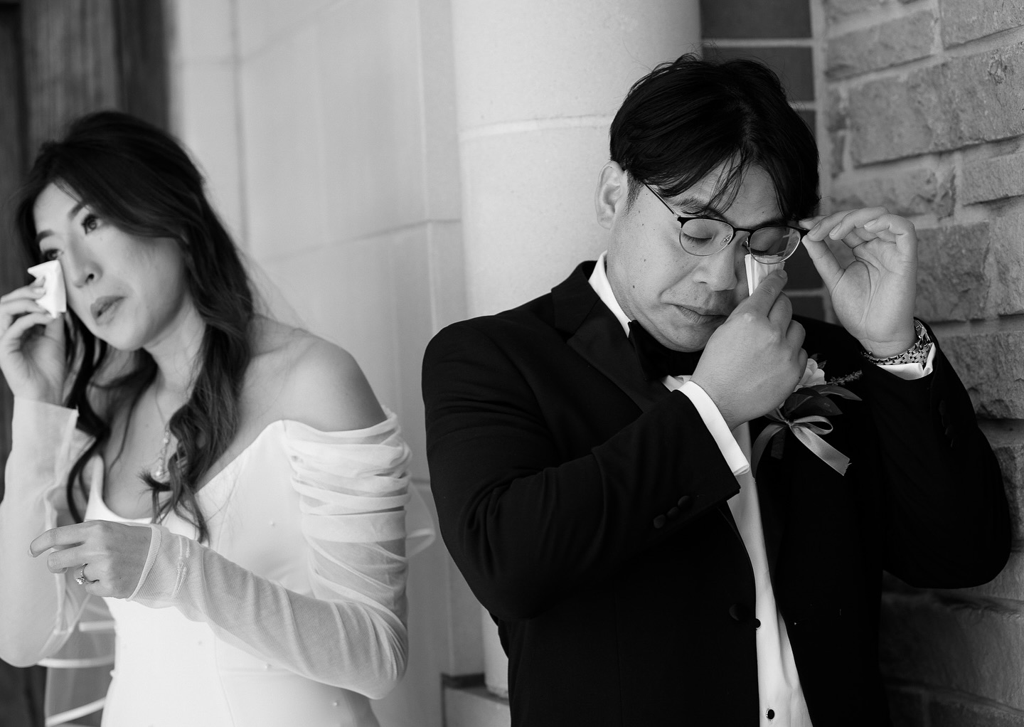 C + B decided on a first touch and to exchange their vows in private before the ceremony. Swipe to see all the emotions B felt while seeing his bride down the aisle for the first time.
.
.
.
Photo + Video: @black.frame.photos
Venue: @kimsonrestaurant
Coordination: @themajesticwedding
Hair: @hairbyveronicale
Makeup: @nhuglam_makeup
Decor + Rentals: @prestigeeventshouston
Faux florals:@weddingflowersforrent
DJ: @djhuezo
Cake: @leducbakery
Dress: @sarahseven
Lion Dance: @summittlddt
.
.
.
#preciousmoments #firstlook #downtheaisle #emotional #fatherofthebride #groom #bride #weddingdress #firsttouch #texasrealweddings #weddingplanning #church #marriage #ceremony #pictureoftheday #themajesticwedding