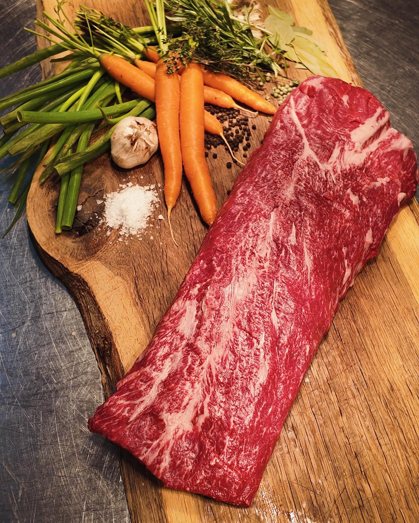 🥩🌿 Qualität, die überzeugt! Neben regionalen Produkten wie Spessartwild direkt vom Jäger setzen wir bei unserem Rindfleisch auf das beste neuseeländische Weiderind. Dieses Rind ernährt sich ausschließlich von saftigem Gras und verbringt 365 Tage im Jahr artgerecht in der freien Natur. Die Marmorierung des Fleisches sorgt für ein besonderes Geschmackserlebnis, was wir unseren Gästen gerne auf den Teller bringen möchten.
#newzealandbeef #premiumquality #weidehaltung #nachhaltigeLandwirtschaft #geschmackserlebnis #wertheim #bestenheiderstuben