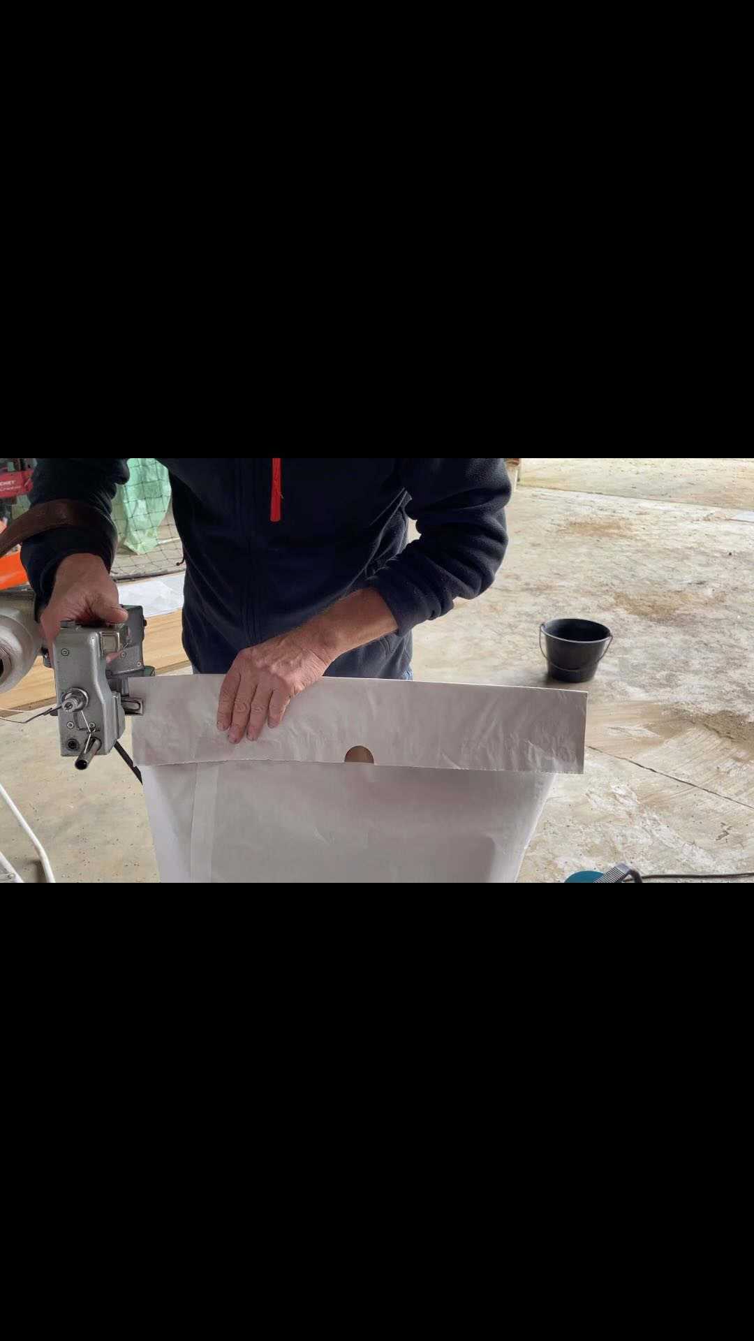 Agriculteurs, chanvriers et…couturiers. Des hommes presque parfaits !
#carpe #chanvre #hautsdefrance #oise #renovation #isolation #chauxchanvre #pechecarpe #oise #cclvd #plainedestrees