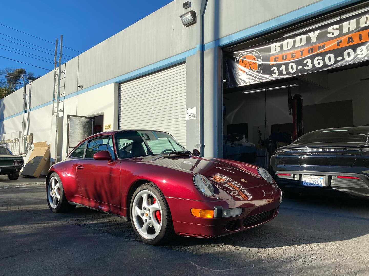 Love this beautiful Porsche 993. Thank you for your support Rob.
#porsche #993 #mulhollandmotorsports #autobodyandpaint