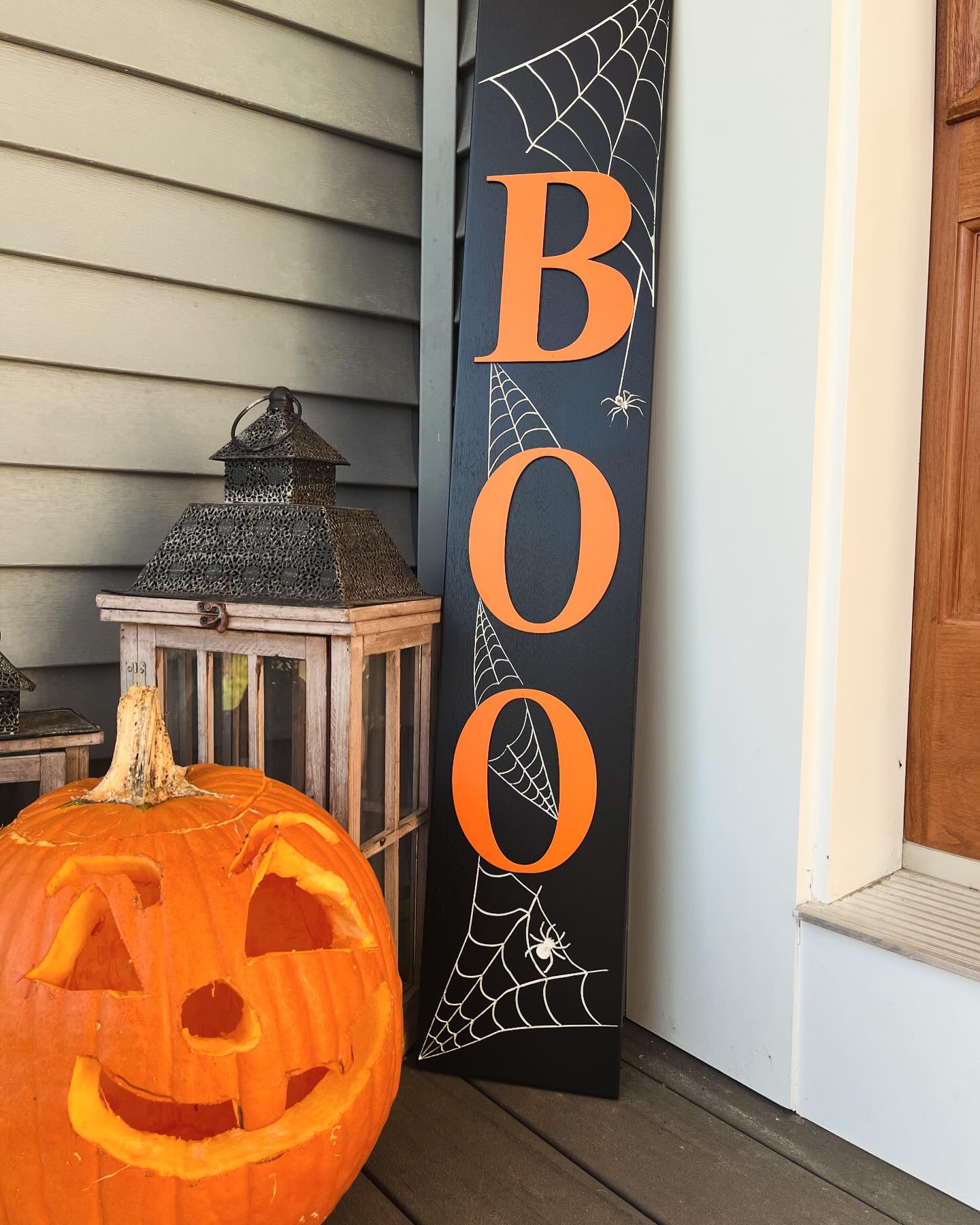 Custom Halloween sign we made for a special family. #boo #halloween #halloweendecor