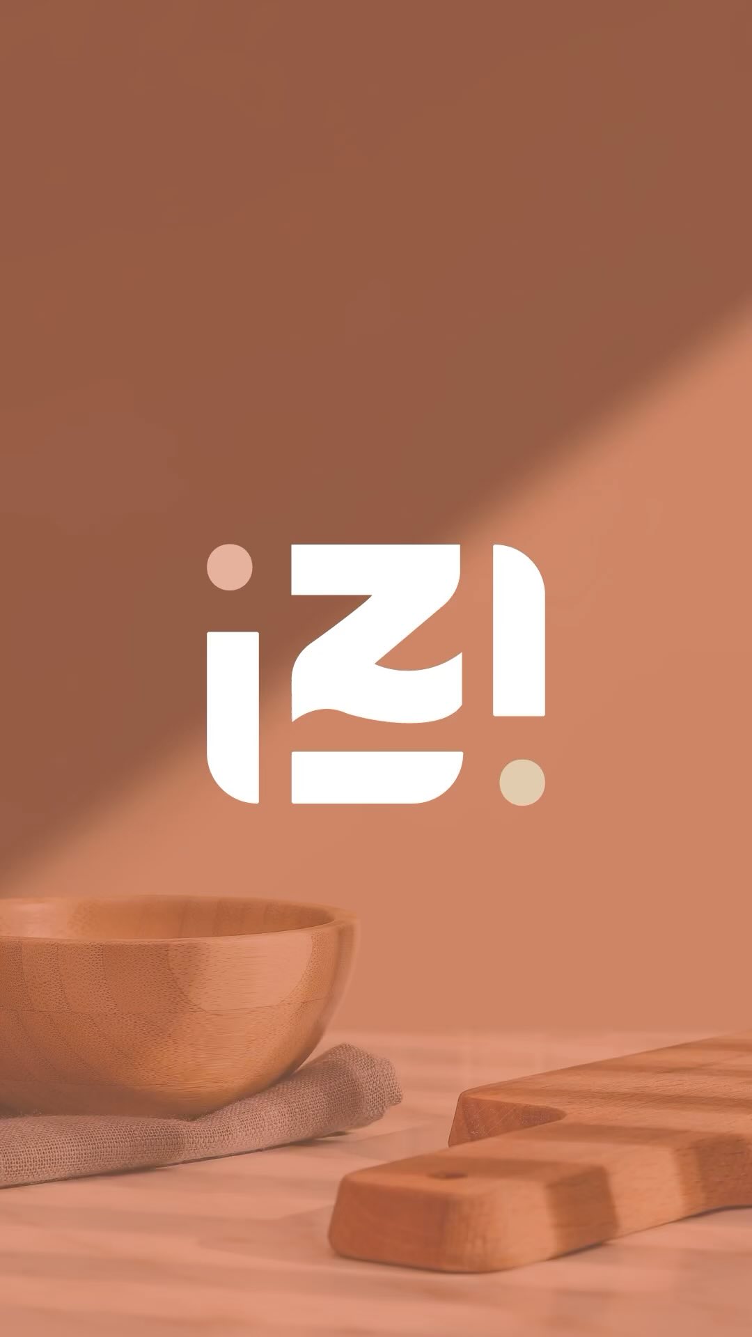 Résultat d’une jolie collaboration avec Charlotte, la pétillante fondatrice de @atelier_izii.
Atelier de découpe et gravure bois et plexiglas.
Charlotte imagine, assemble, mixe les matières pour vous créer un objet personnalisé et sur mesure.
N’hésitez pas à découvrir cette pépite située dans le centre ville de Chartres (17 rue Noël Parfait).
Charlotte avait besoin d’une nouvelle identité plus professionnelle et affirmée, pour s’aligner avec la belle évolution de son entreprise.
Merci Charlotte pour ta confiance 🙏😊