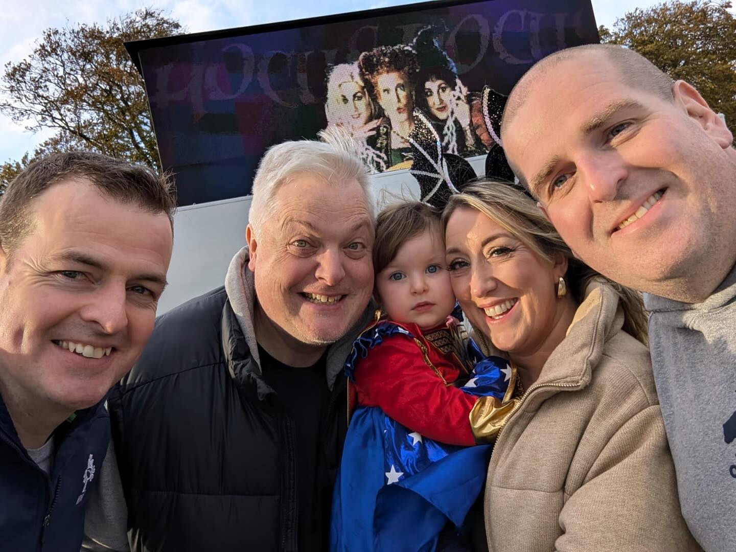 🎬Thanks to all of the team @retrodriveinofficial who are so incredibly generous to Eve
💖And thank you to every car full of old friends and new ones for showing up to support our little superhero 💖