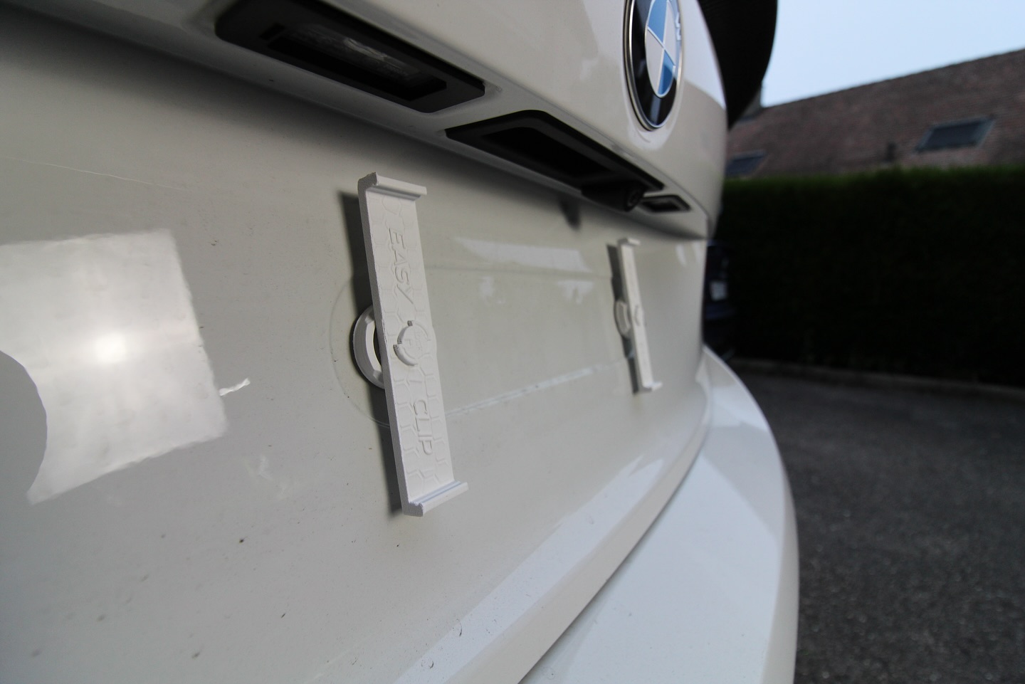 NEW Easy clips plate holder in white to match your white car 🏳️❕
Those removable plate holder are easy to remove for take a picture or install your plate on another car ❕
🏎️ @m2_alpinewhite_f87
#easyclips #plateholder #removableplateholder #swissplate #carswiss