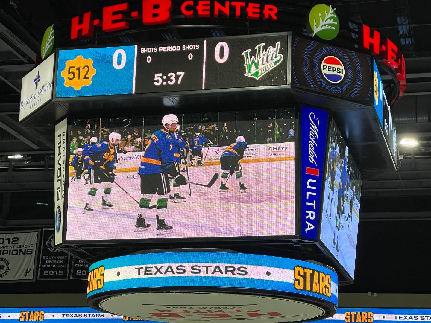 Fallout night at the @txstarshockey. Weird combo but we’re here for it.