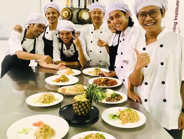 ELA is delighted to announce that we have worked with our local partners to open The Hospitality Career Training Institute (HCTI) in Chiang Mai, Thailand.
HCTI is a place where students from Myanmar can learn the necessary skills to work in the hospitality industry. After 3 months of intensive training at the institute, students will gain practical experience with a 12-month paid internship in Thailand.
The courses we offer are:
- Housekeeping 🛌
- F&B Service 🍽️
- Barista ☕️
- Bartending🍸
- Culinary Arts 👩🍳
- Front Office 👩💻
We are very excited about this project and the opportunities it creates for young people. 🇹🇭🇲🇲
#HCTI #Experiential #Hospitality #careers #ELA