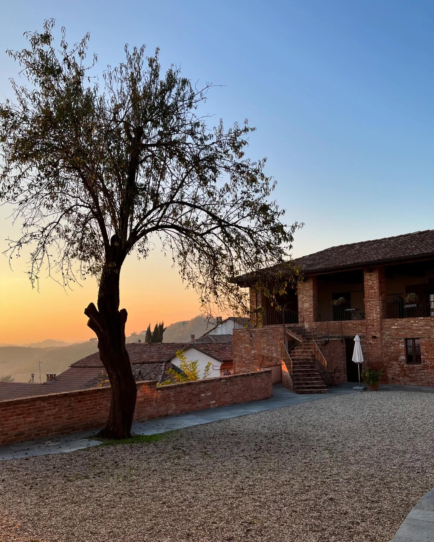 Cozy Sunday vibes 🧡 Wishing everyone a peaceful day 😌