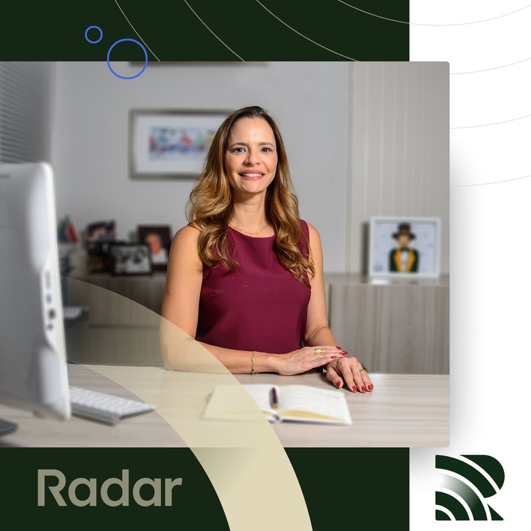 Conheça Manuela Marinho, idealizadora da Radar ESG e uma profissional apaixonada por sustentabilidade e governança. Com sólida formação acadêmica e ampla experiência em cargos de liderança, Manuela ocupou posições como presidente da Compesa e secretária executiva do Prodetur, sempre buscando transformar a realidade das organizações por onde passou.
Formada em Engenharia Civil pela UFPE, com MBA em Parcerias Público-Privadas e Concessões pela FESPSP e especialização em ESG pela FIA, Manuela se dedica a compartilhar seu conhecimento como professora e palestrante na área de ESG. Suas aulas e palestras são um convite para pensar, agir e transformar, sempre conectando teoria e prática com foco em resultados.
Inspirada pela causa ESG, Manuela acredita que o caminho para um futuro mais sustentável passa pela educação e pelo engajamento de empresas e líderes. Por isso, ela se dedica a orientar e capacitar profissionais e organizações a incorporarem práticas sustentáveis de maneira eficaz e estratégica.
#RadarESG #ESG #liderança #propósito #governança #sustentabilidade #curadoria