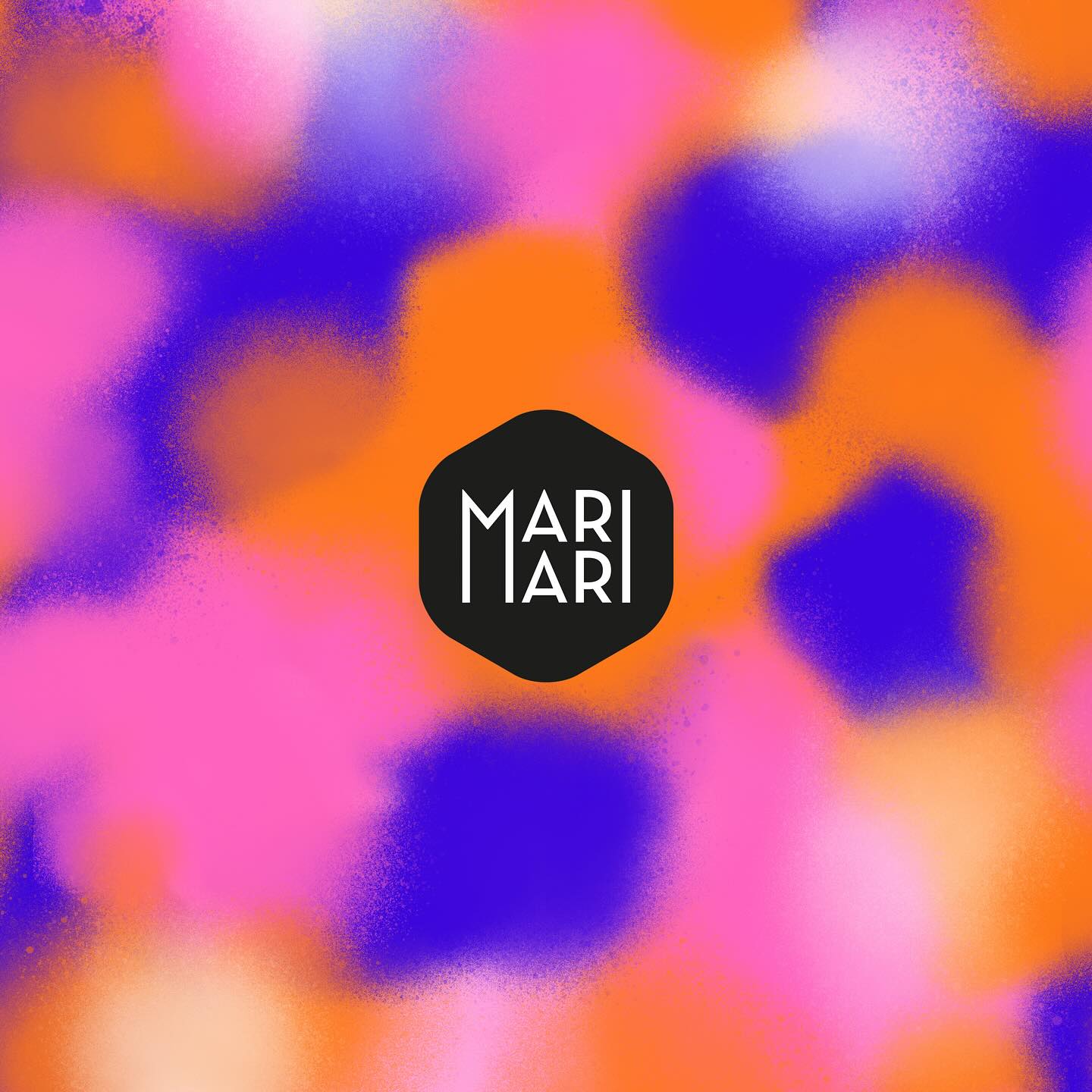 Pattern power🩷🩵💙🧡
We are currently working on a lot of things at the same time, it remains exciting. We’ll be online with the patternshop very, very soon…
#studio_marimari #printstudio #textilestudio #textiles #fashionprint #pattern #textileprint #patterndesign #trend #colour #surfacepattern #printdesign #printtrends #fashiondesign #fashiontrends