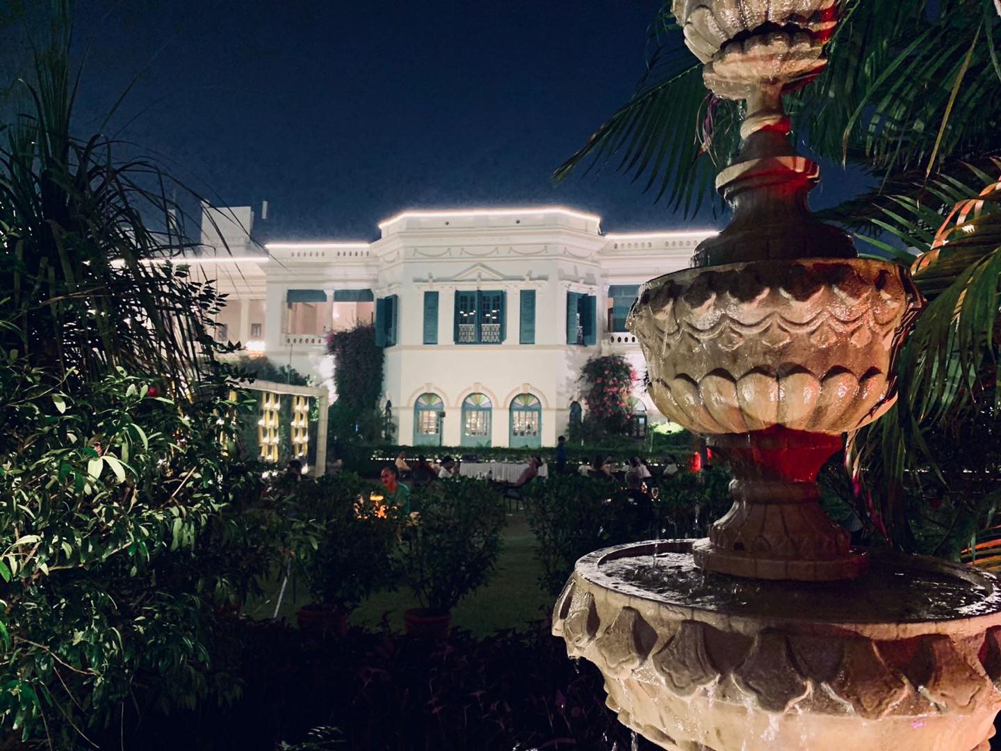 The palace comes alive at night. Come join us every evening for dining in the garden.
Canton Royale, located inside Surya Kaiser Palace
Reservation 9453332566 / 6307338624
#canton #cantonroyal #cantonroyale #varanasirestaurant #hotelsurya #suryakaiserpalace #igreach #explore #feed #igtrends