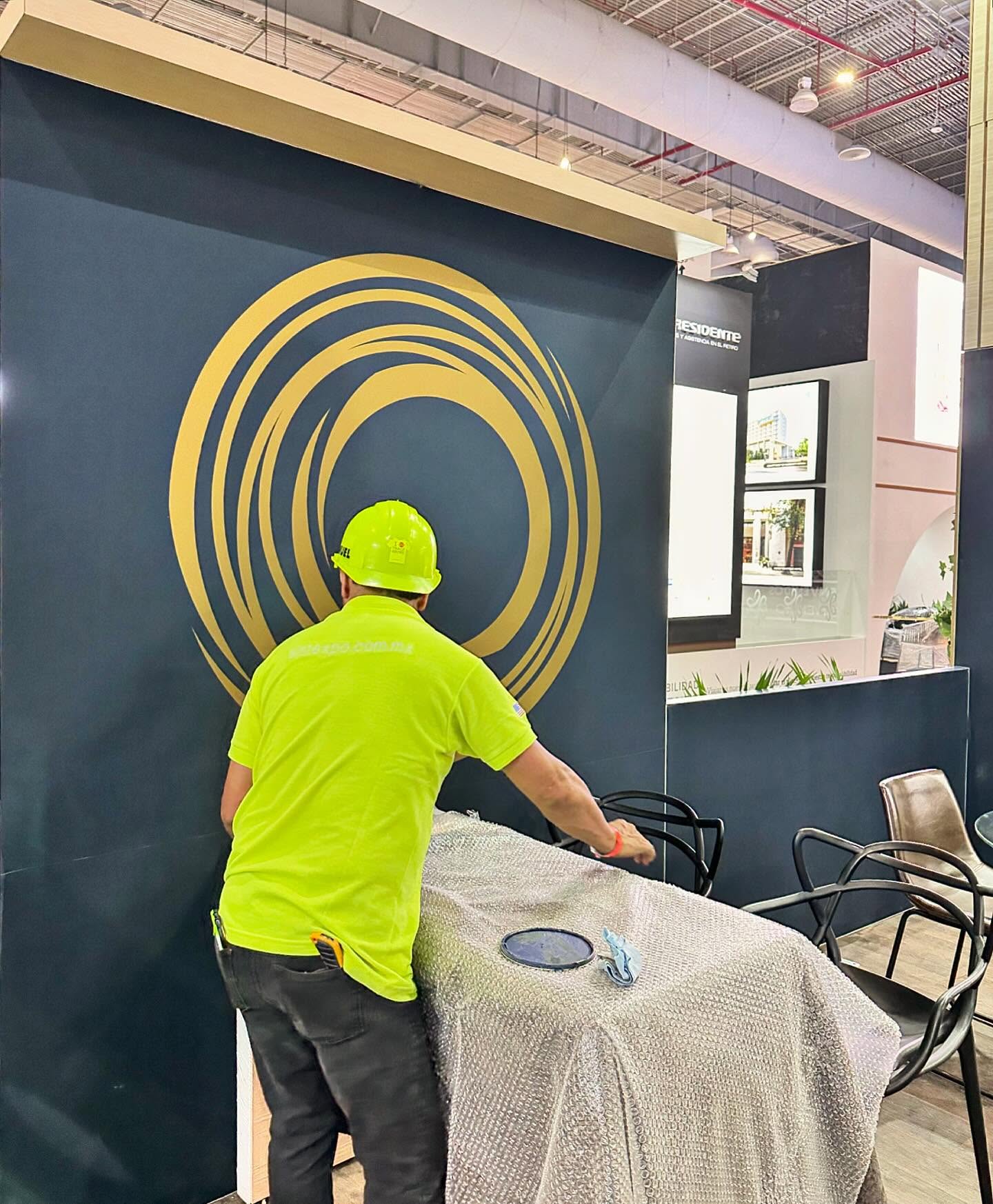 Elegir muebles de acuerdo a la decoración de tu stand es un punto muy importante a la hora de diseñar tu stand, nosotros te podemos apoyar a elegir la mejor opción de acuerdo a los colores y que tanta gente estarás recibiendo para juntas.
#sistexpo #thisiswhatwedo #tradeshowlife #booths #mktexperience