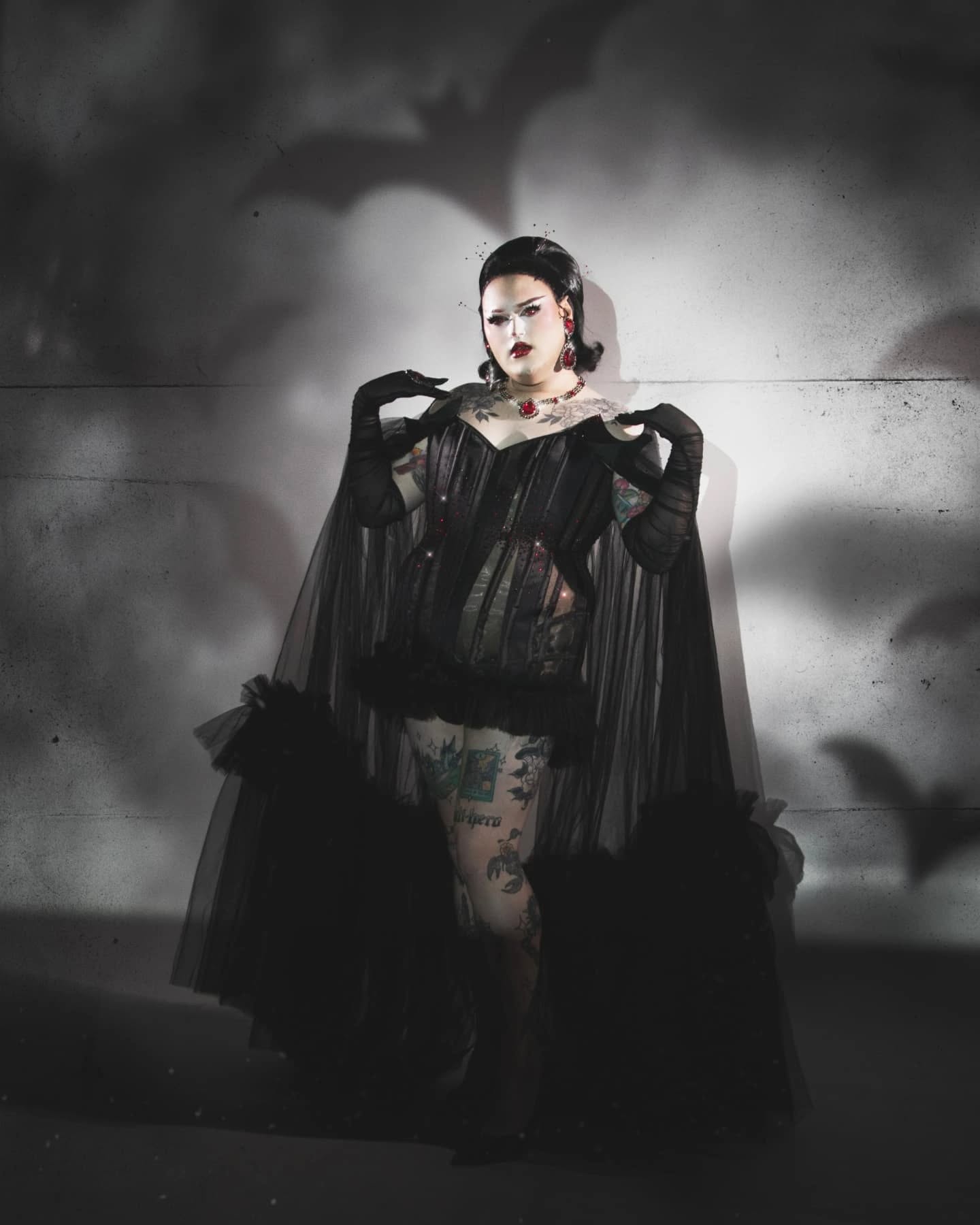 My gorgeous @sarahtonin.jpg 🦇 in Haunt Couture look by yours truly photographed by the always amazing @starboy.images at @studiopopshell 🖤
Hair by @assa.online inspired by @marcoswigs ✨️
Jewellery - @enchantejewelryco
Lashes and shoes -@sarahtonin.jpg
#drag #vamp #Halloween #corsetry #hauntcouture #bespoke #corset #beauty