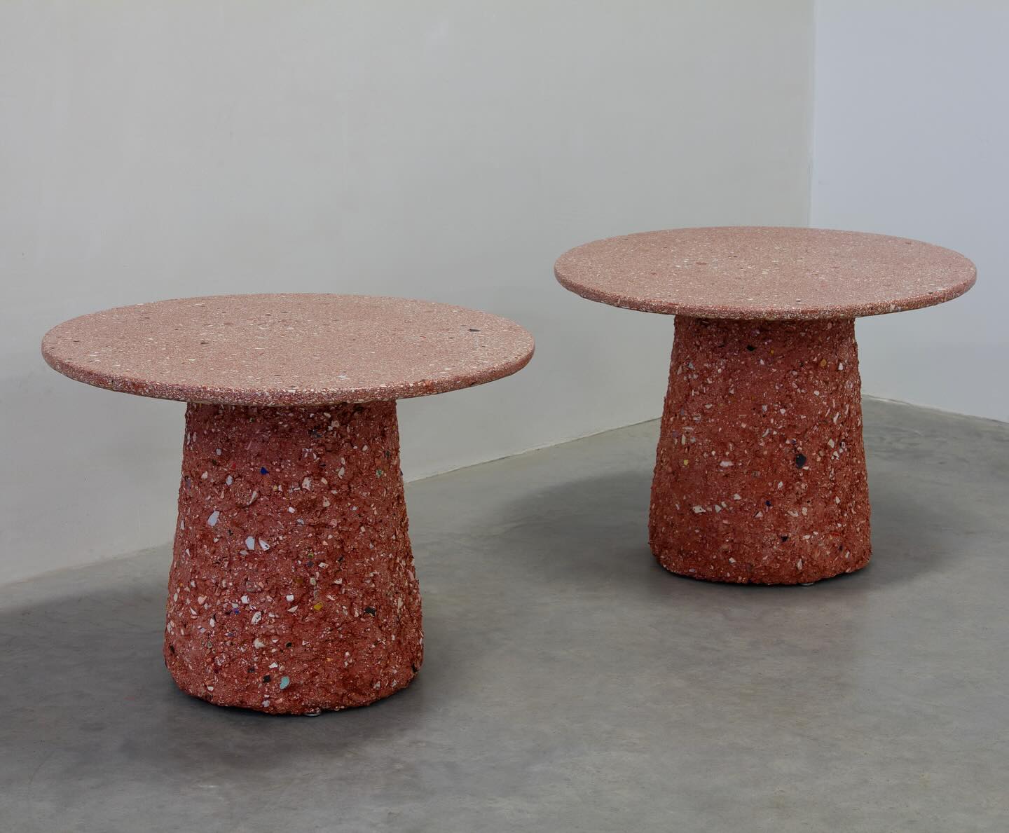 We recently made a pair of red Bodem tables for @_mintshop_ 🧱🔴🔴
Bodem is a terrazzo-like material made from ceramic waste.
#terrazzo #designtable #redtable